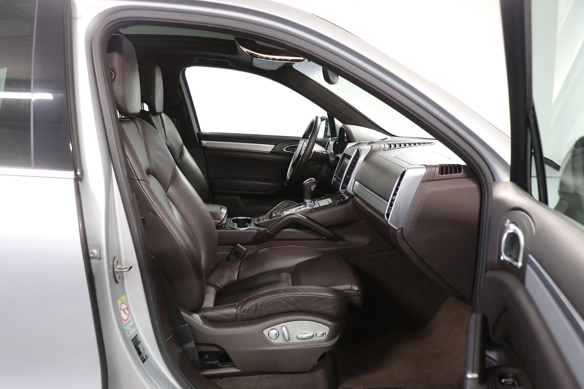 PORSCHE Cayenne S Hybrid-image-11