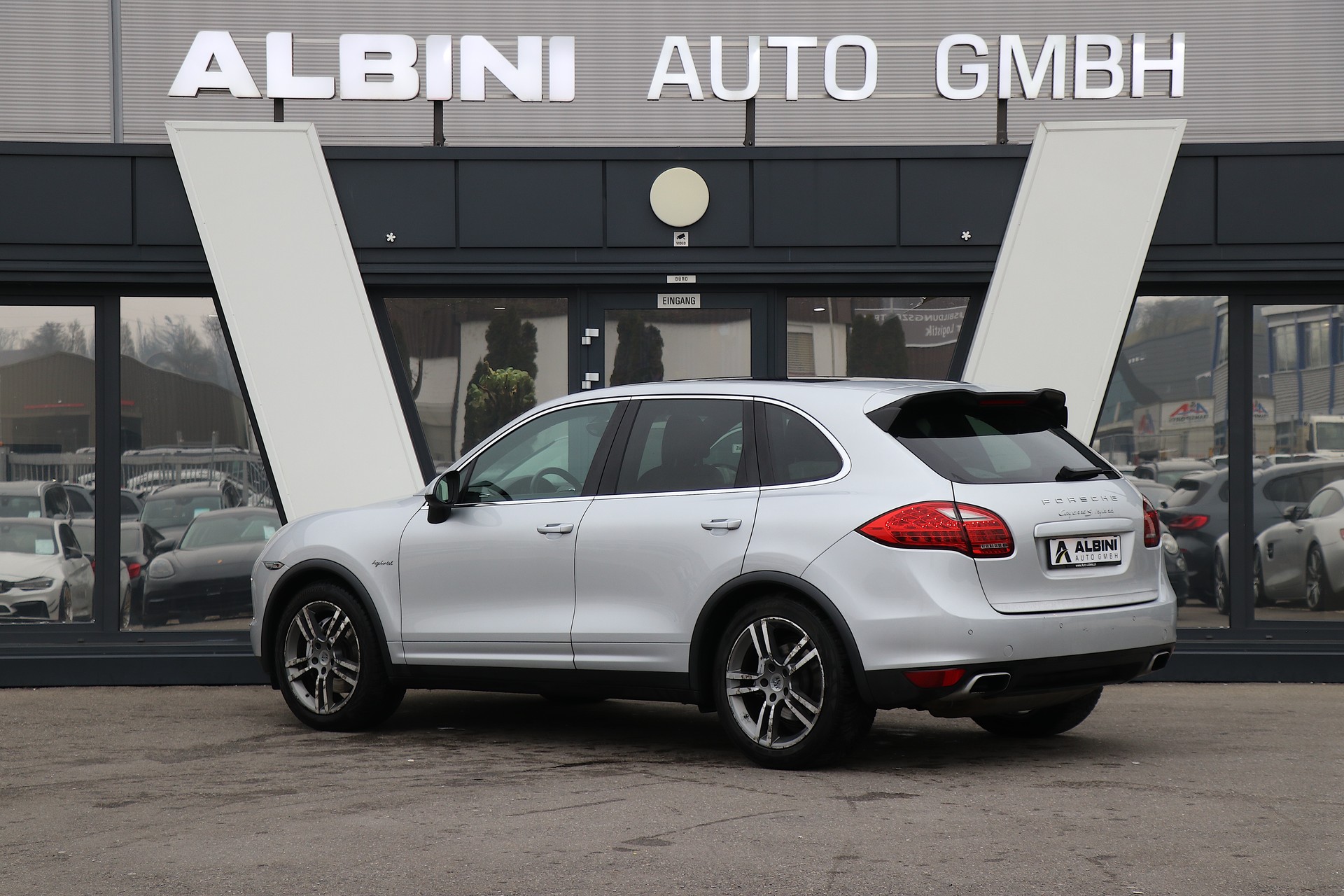 PORSCHE Cayenne S Hybrid-image-3