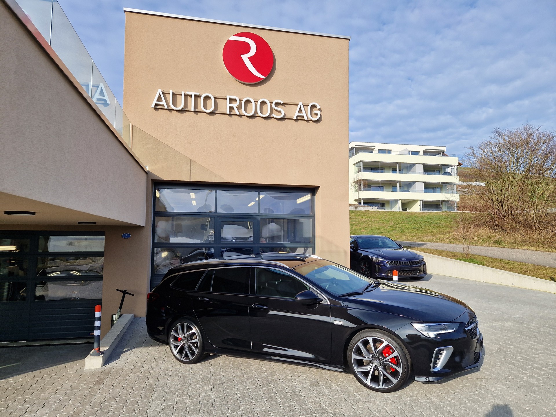 OPEL Insignia 2.0 T Sports Tourer GSi Automatic-image-1
