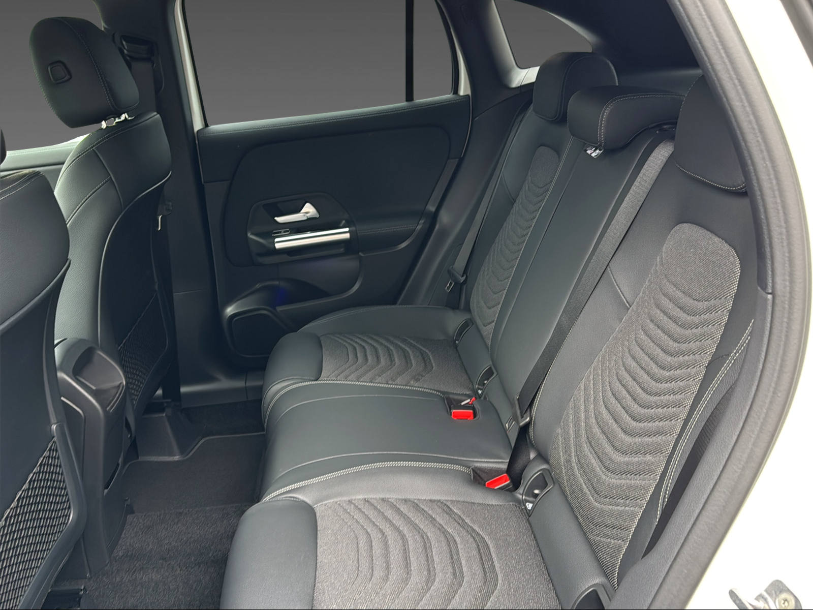 MERCEDES-BENZ GLA 220 d 4Matic Swiss Star-image-10