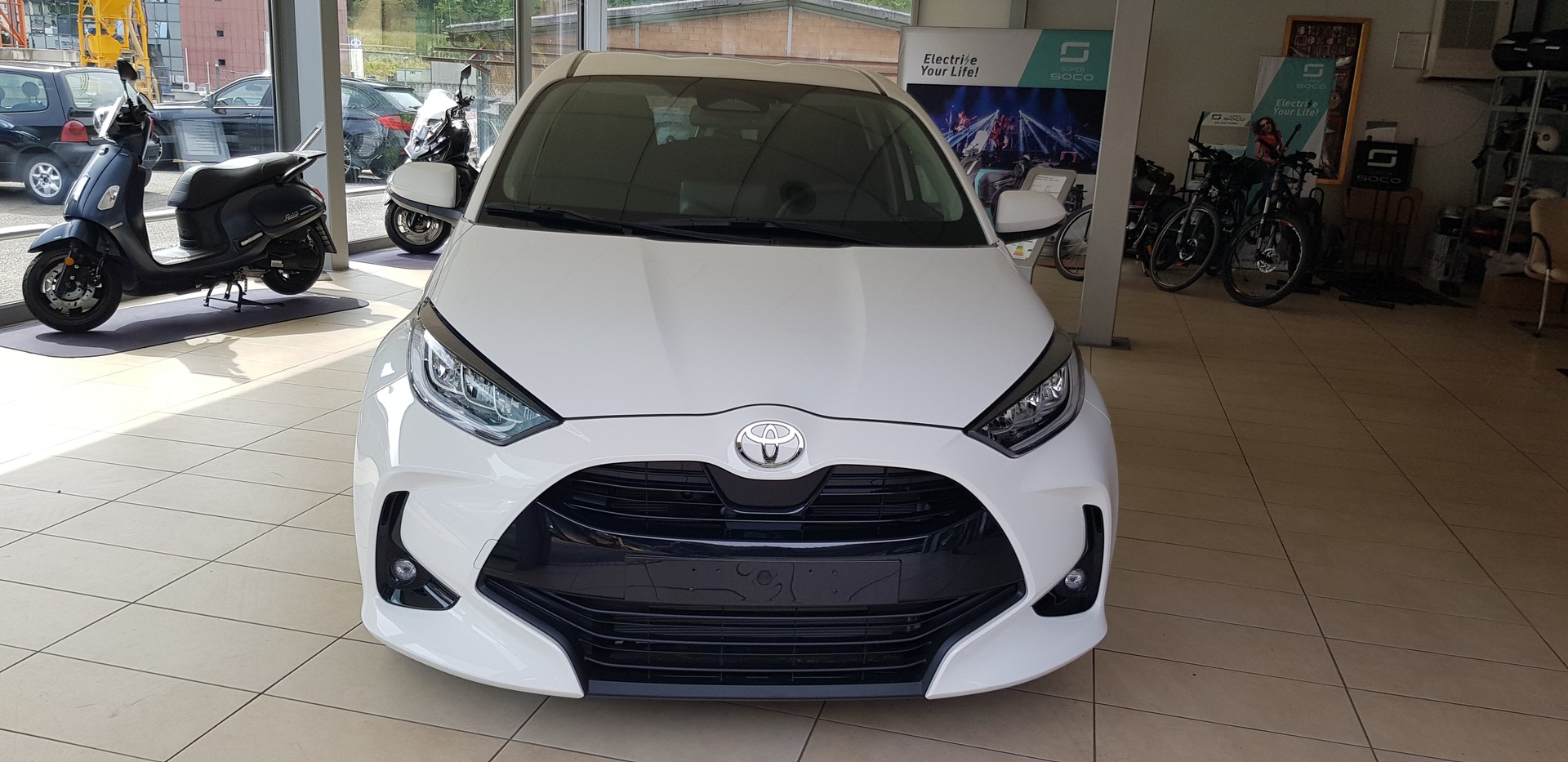 TOYOTA Yaris 1.5 hybrid e-CVT Trend Pack-image-0