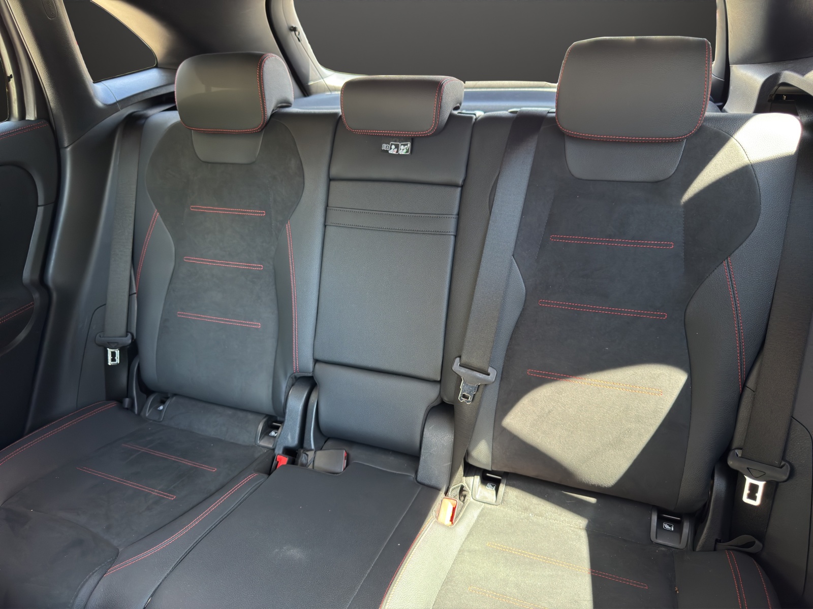 MERCEDES-BENZ GLA 220d 4M Swiss Star-image-14