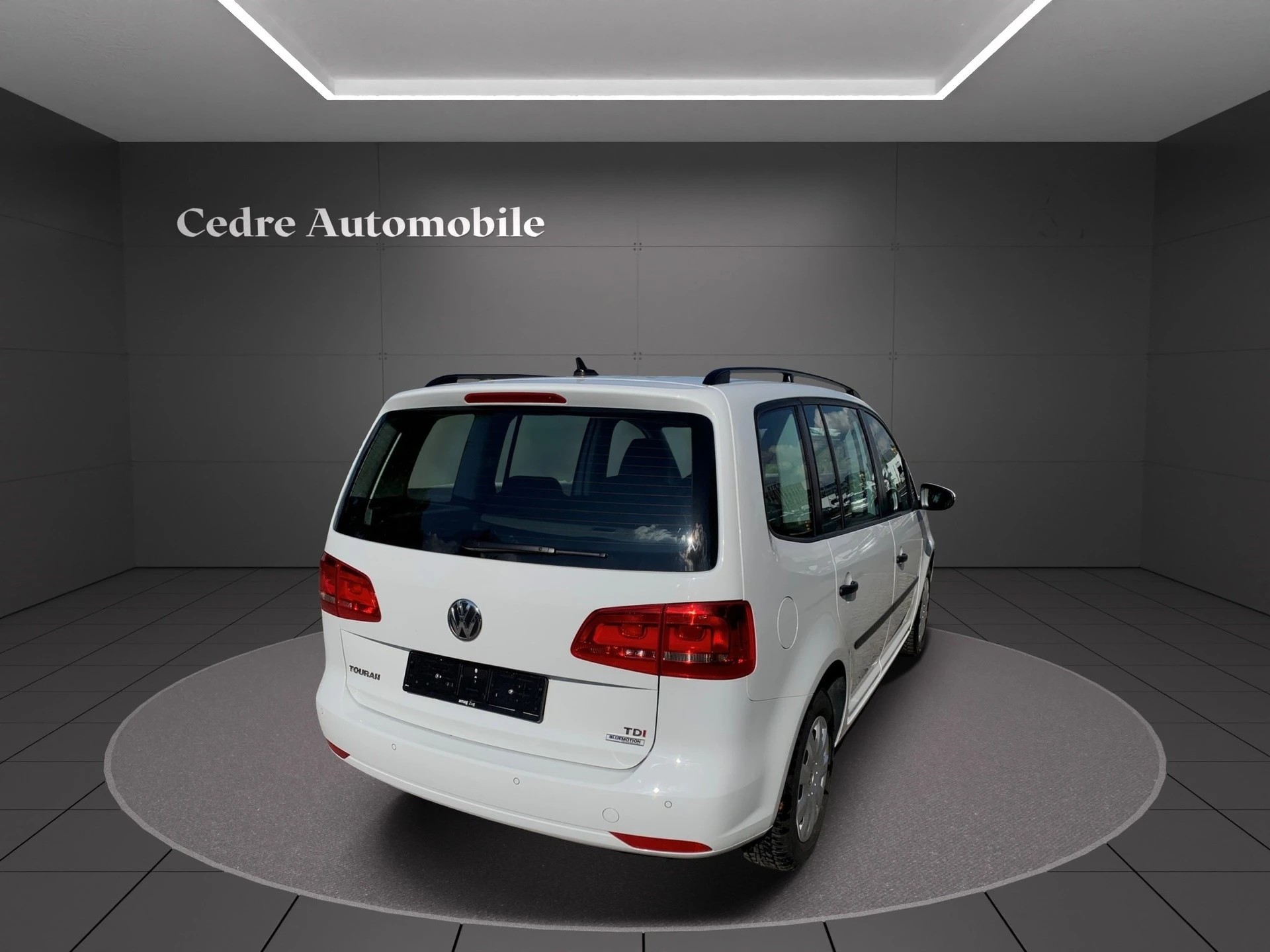 VW Touran 1.6 TDI BlueMotion Technology Trendline DSG-image-2