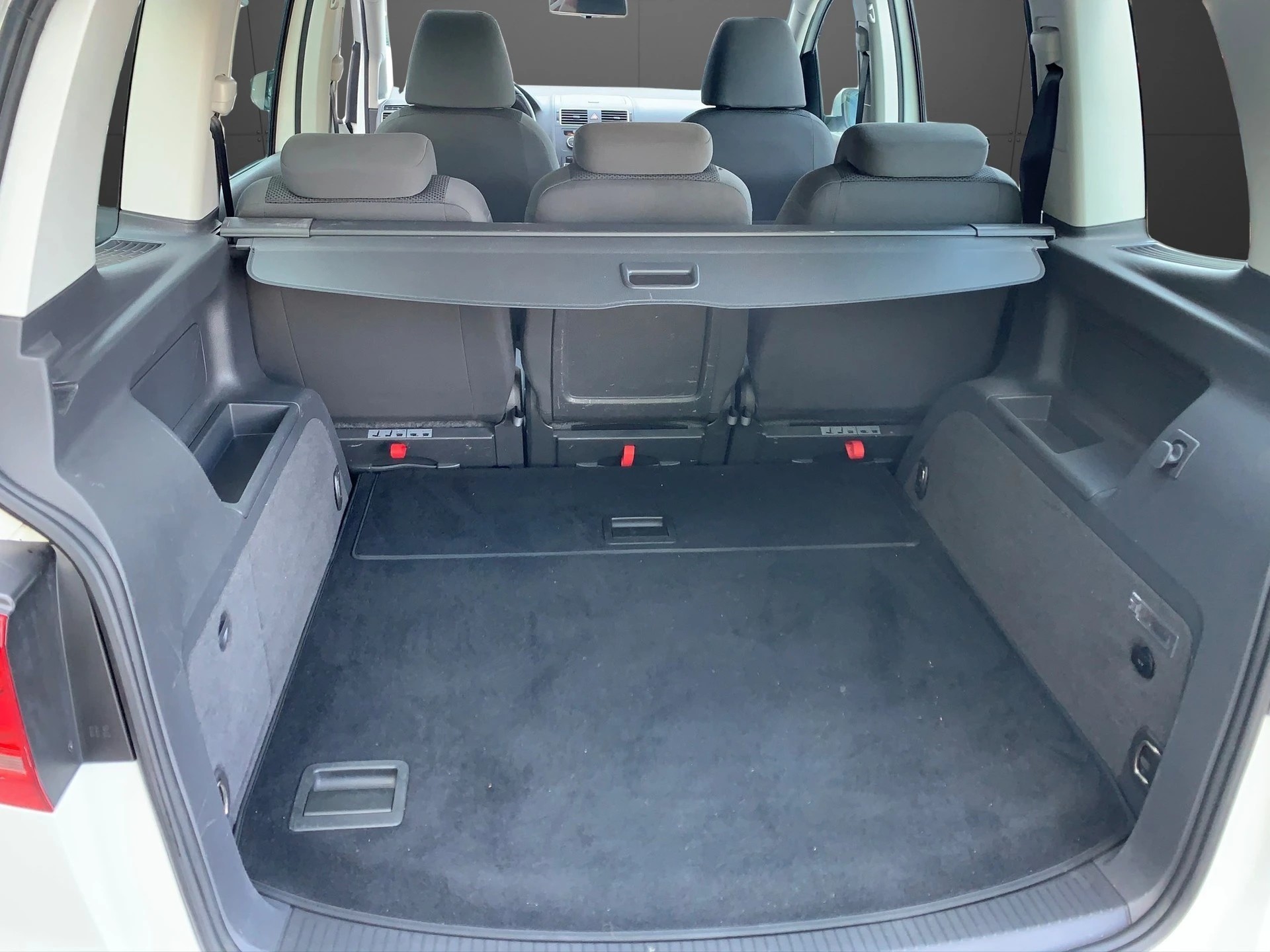 VW Touran 1.6 TDI BlueMotion Technology Trendline DSG-image-8