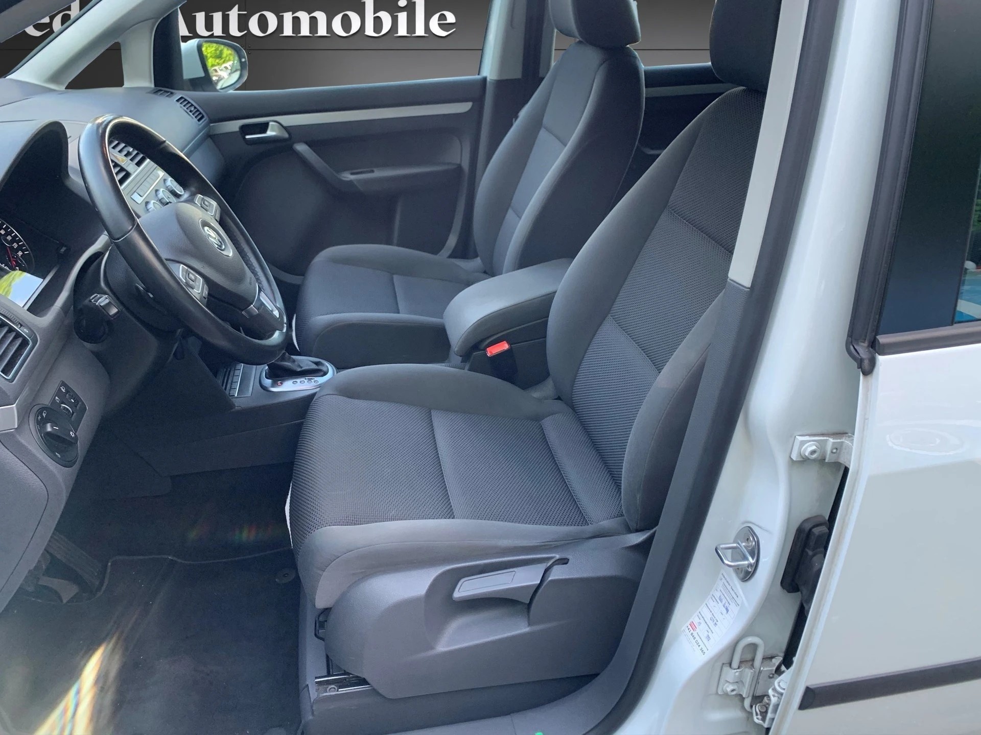 VW Touran 1.6 TDI BlueMotion Technology Trendline DSG-image-4