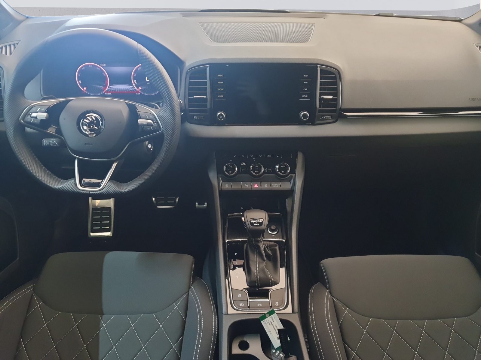 SKODA Karoq 2.0 TSI SportLine 4x4 DSG-image-8