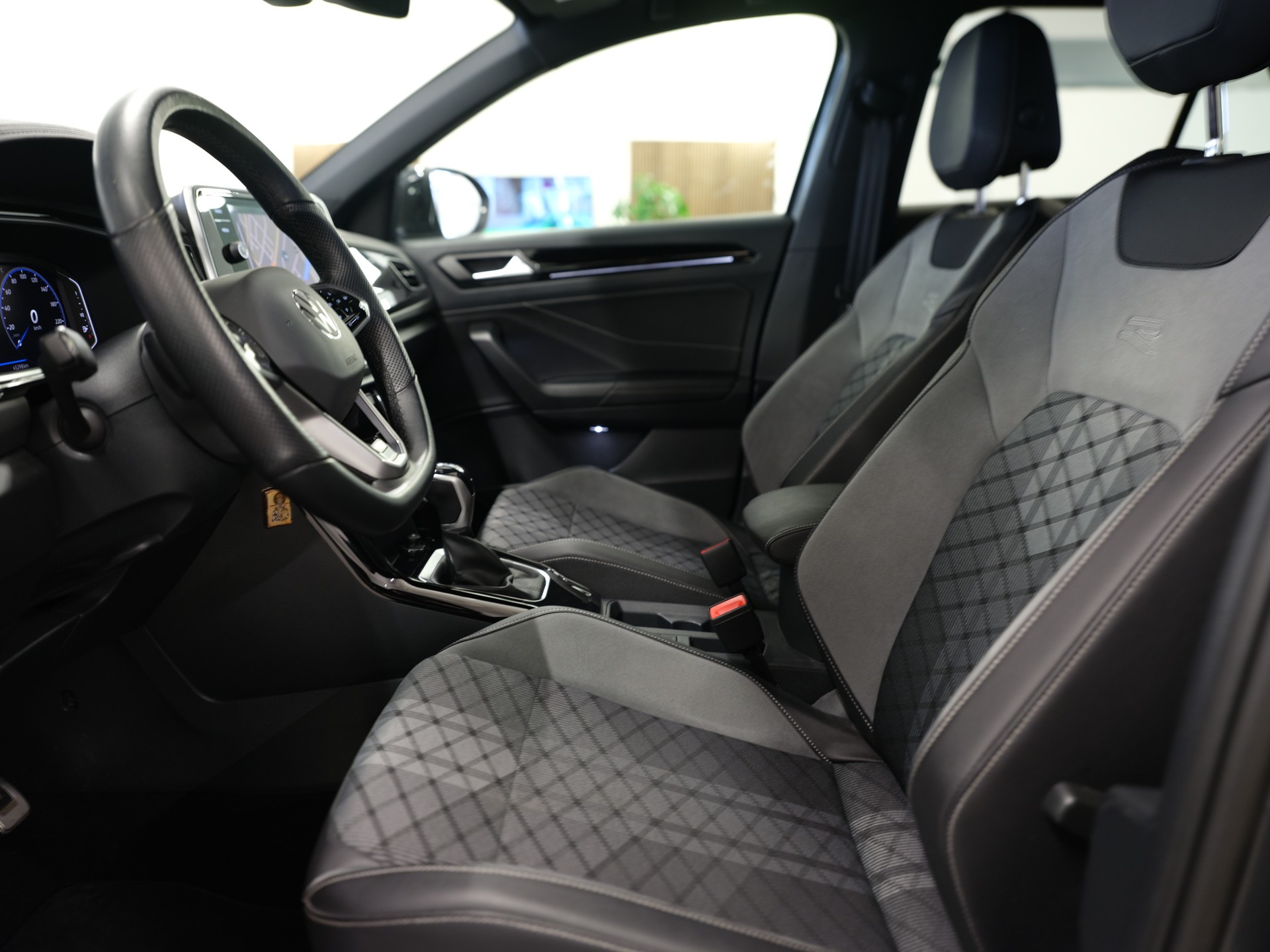 VW T-Roc 2.0 TDI SCR Sport DSG 4Motion *Rear View Rückfahrkamera* *Drive Pack Sport* *Sprachbedienung*-image-12