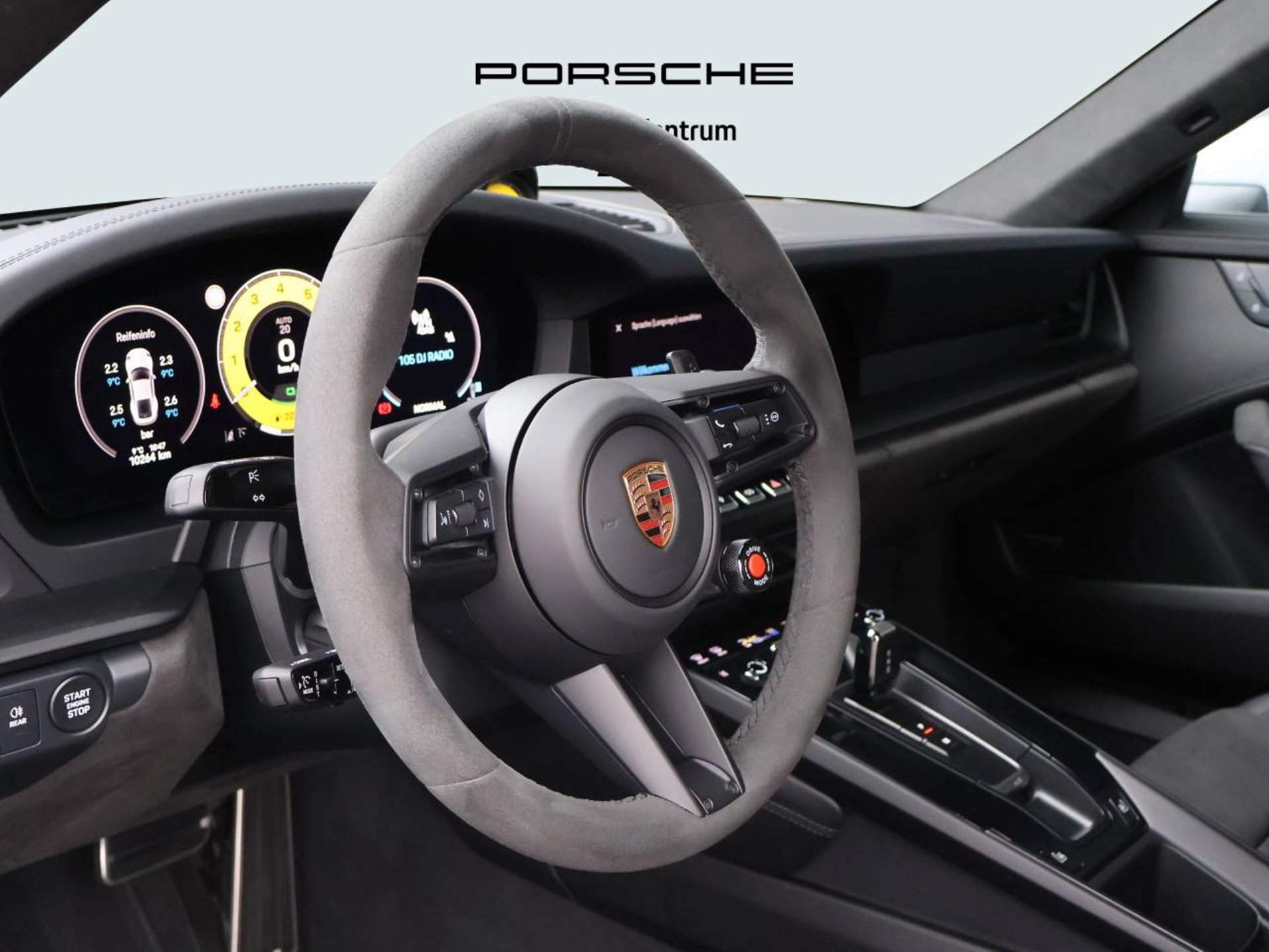 PORSCHE 911 Carrera GTS-image-11