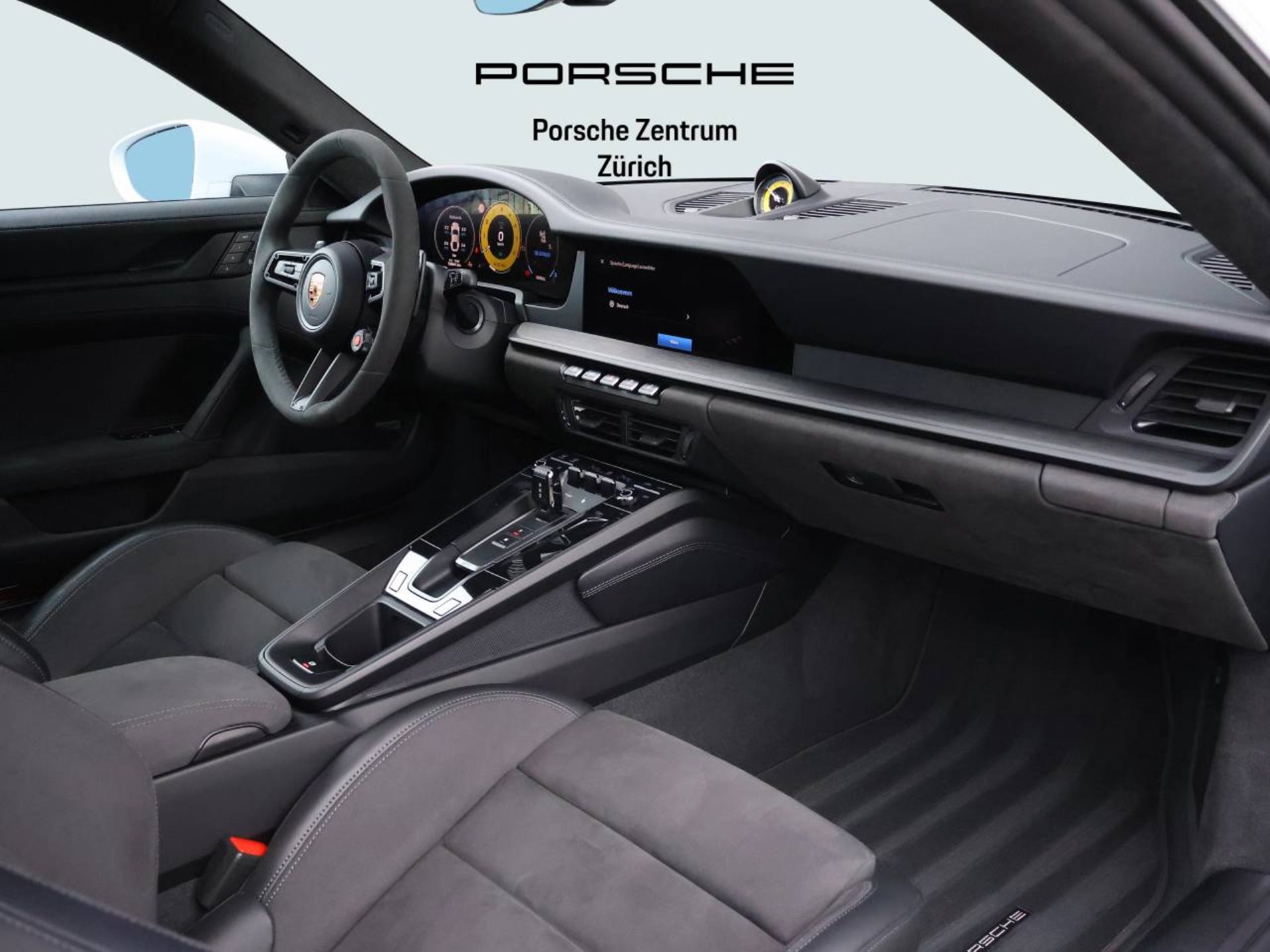 PORSCHE 911 Carrera GTS-image-13
