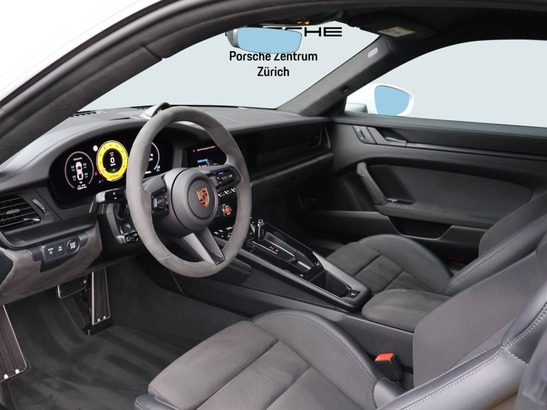 PORSCHE 911 Carrera GTS-image-3
