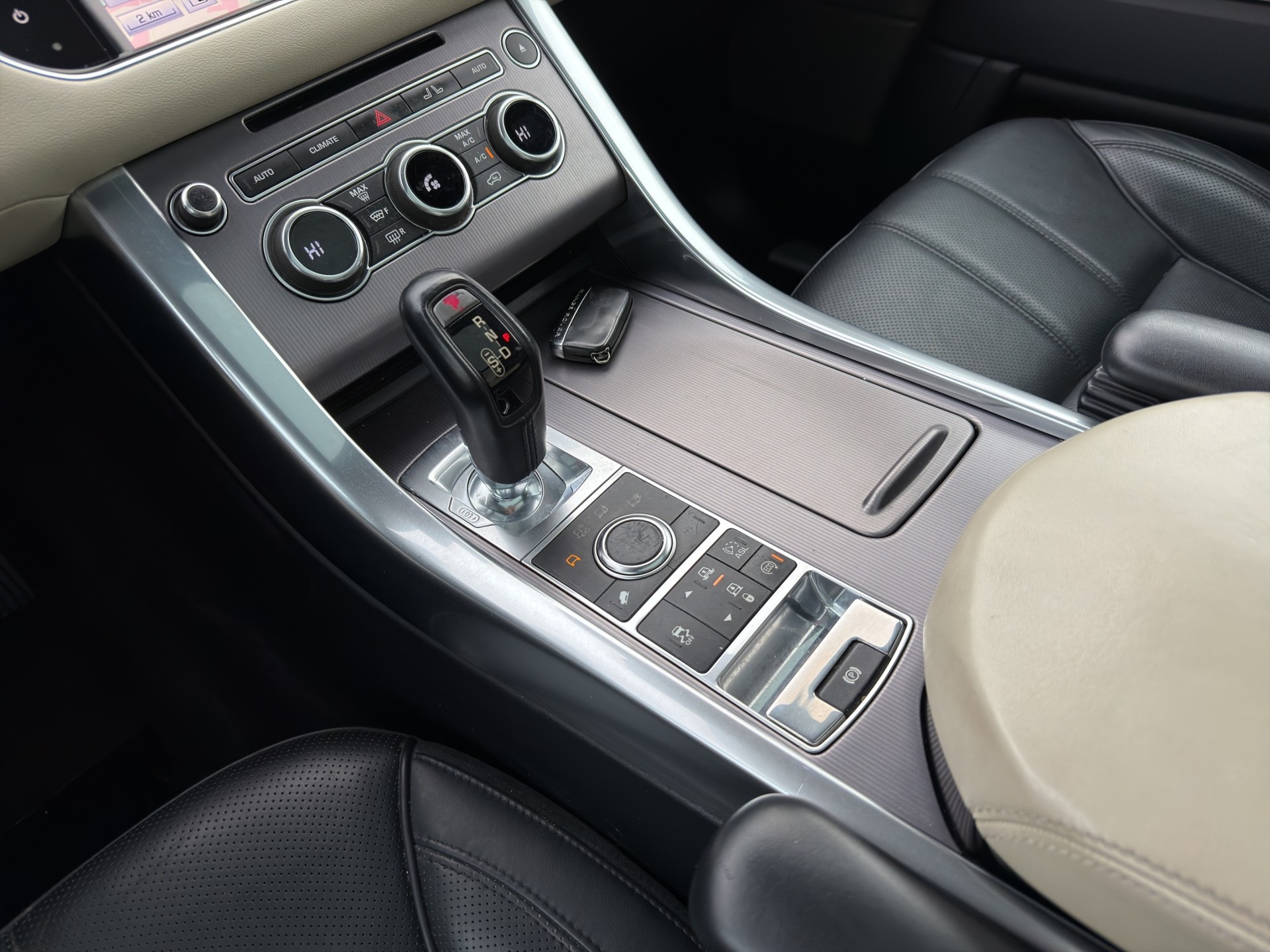 LAND ROVER Range Rover Sport 3.0 SDV6 HSE Automatic-image-15