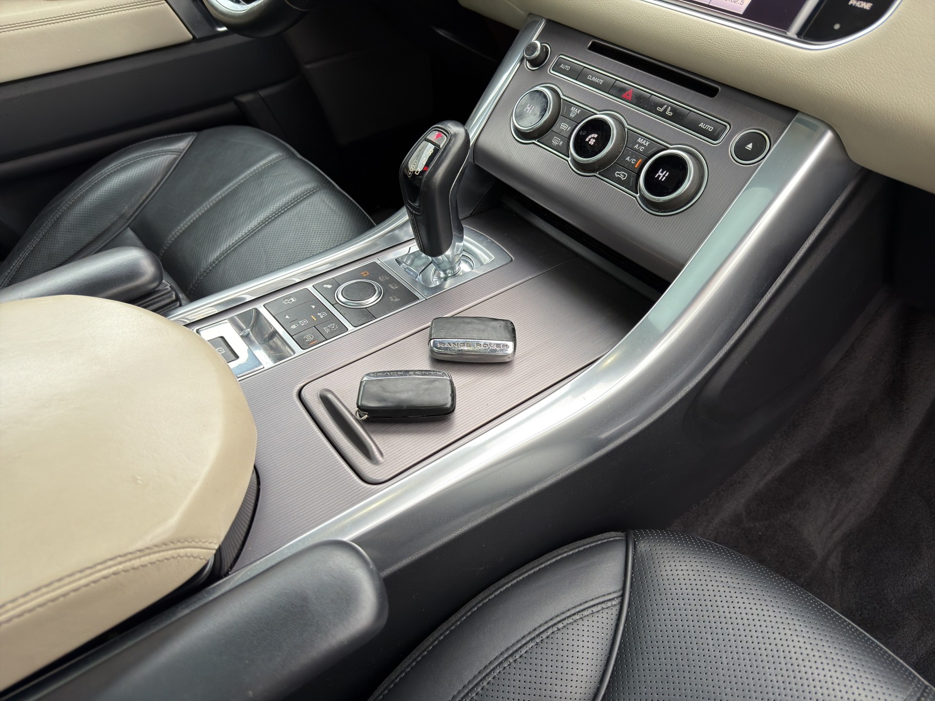 LAND ROVER Range Rover Sport 3.0 SDV6 HSE Automatic-image-16