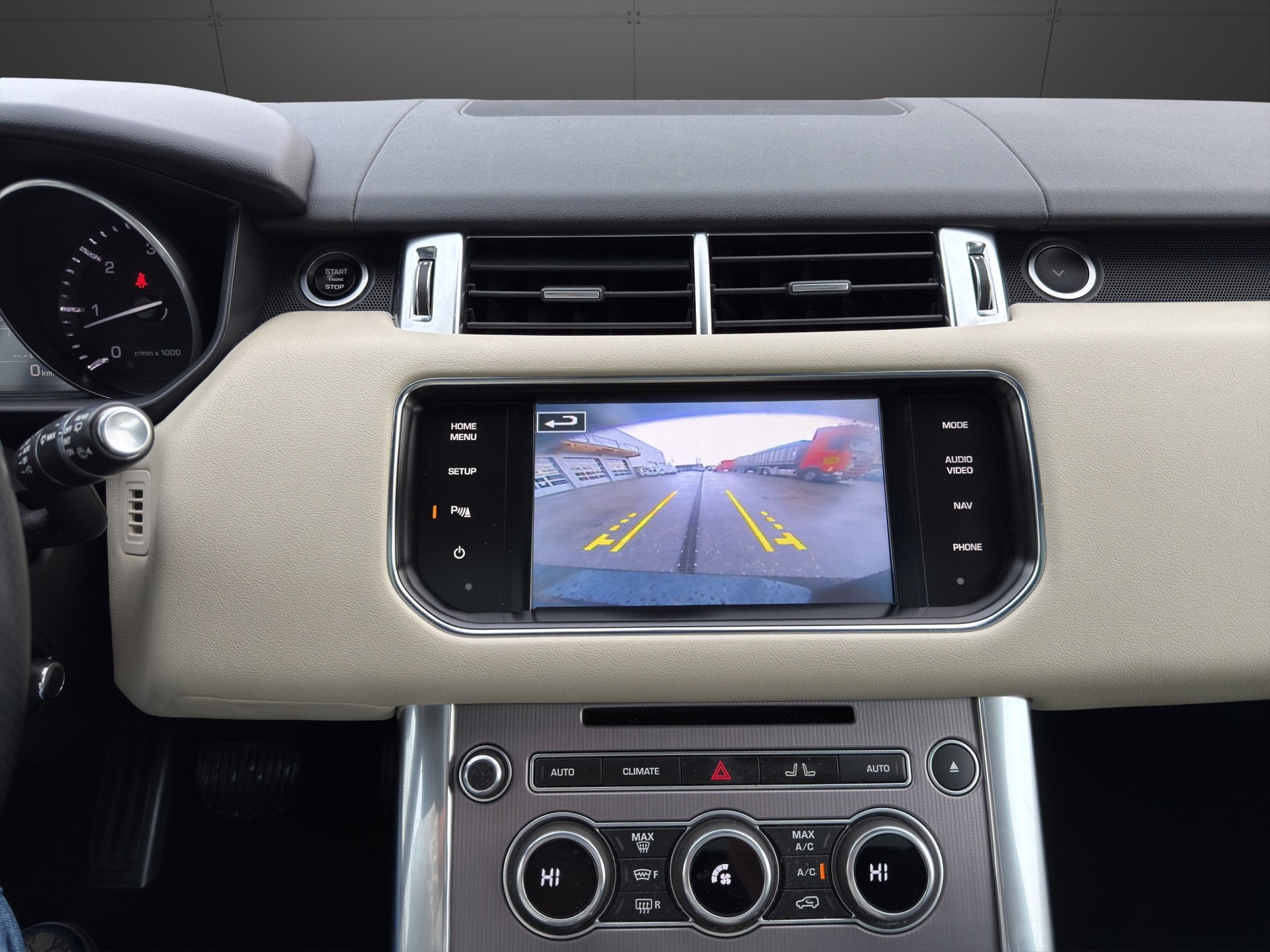 LAND ROVER Range Rover Sport 3.0 SDV6 HSE Automatic-image-13