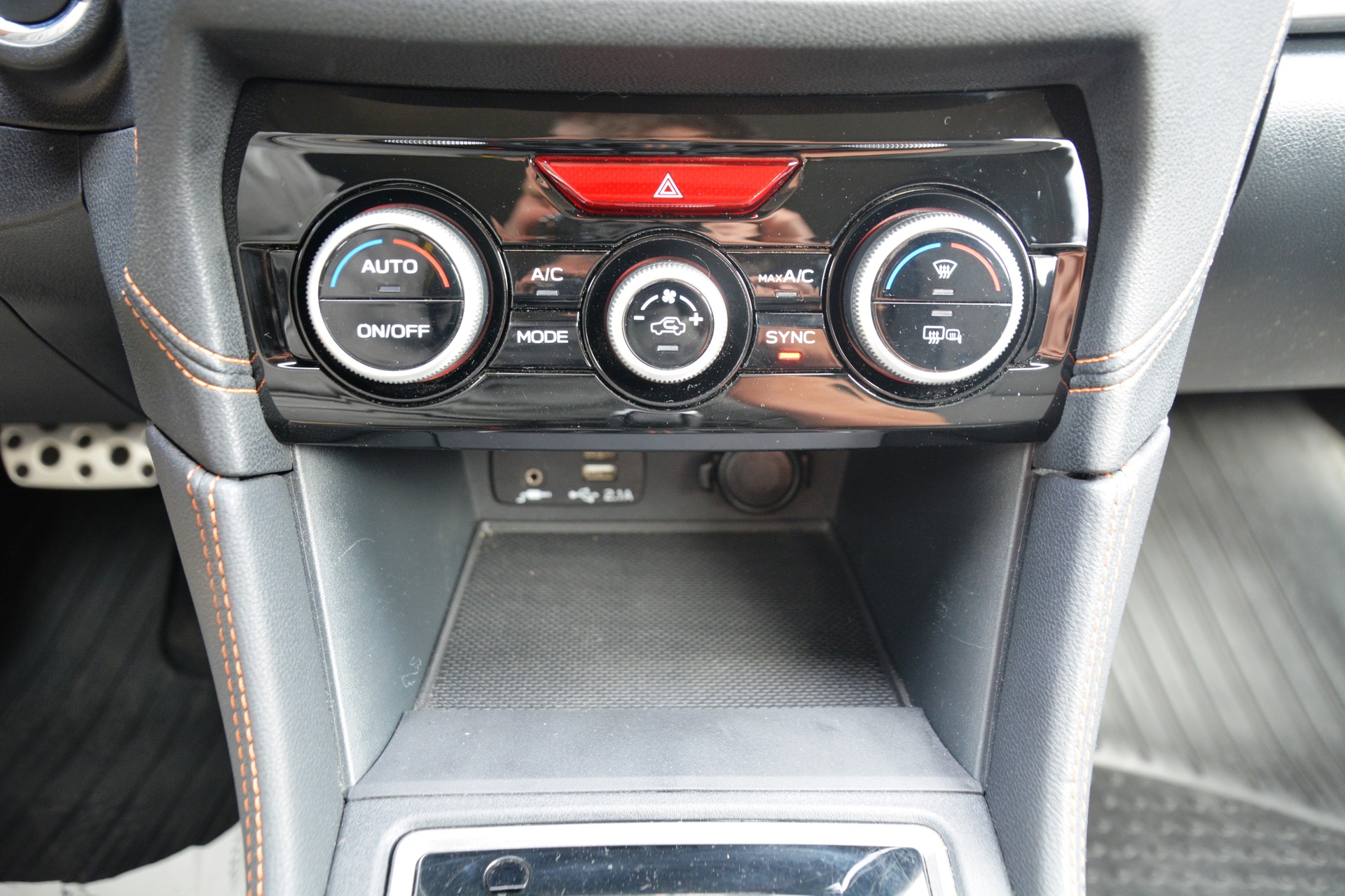 SUBARU XV 2.0 e-Boxer Luxury AWD Lineartronic-image-11