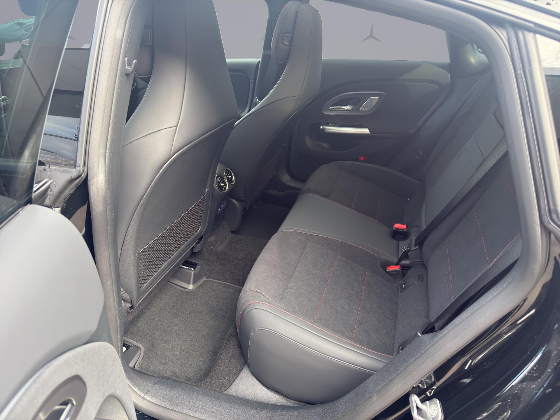 MERCEDES-BENZ CLA 220 AMG Line 4matic-image-12