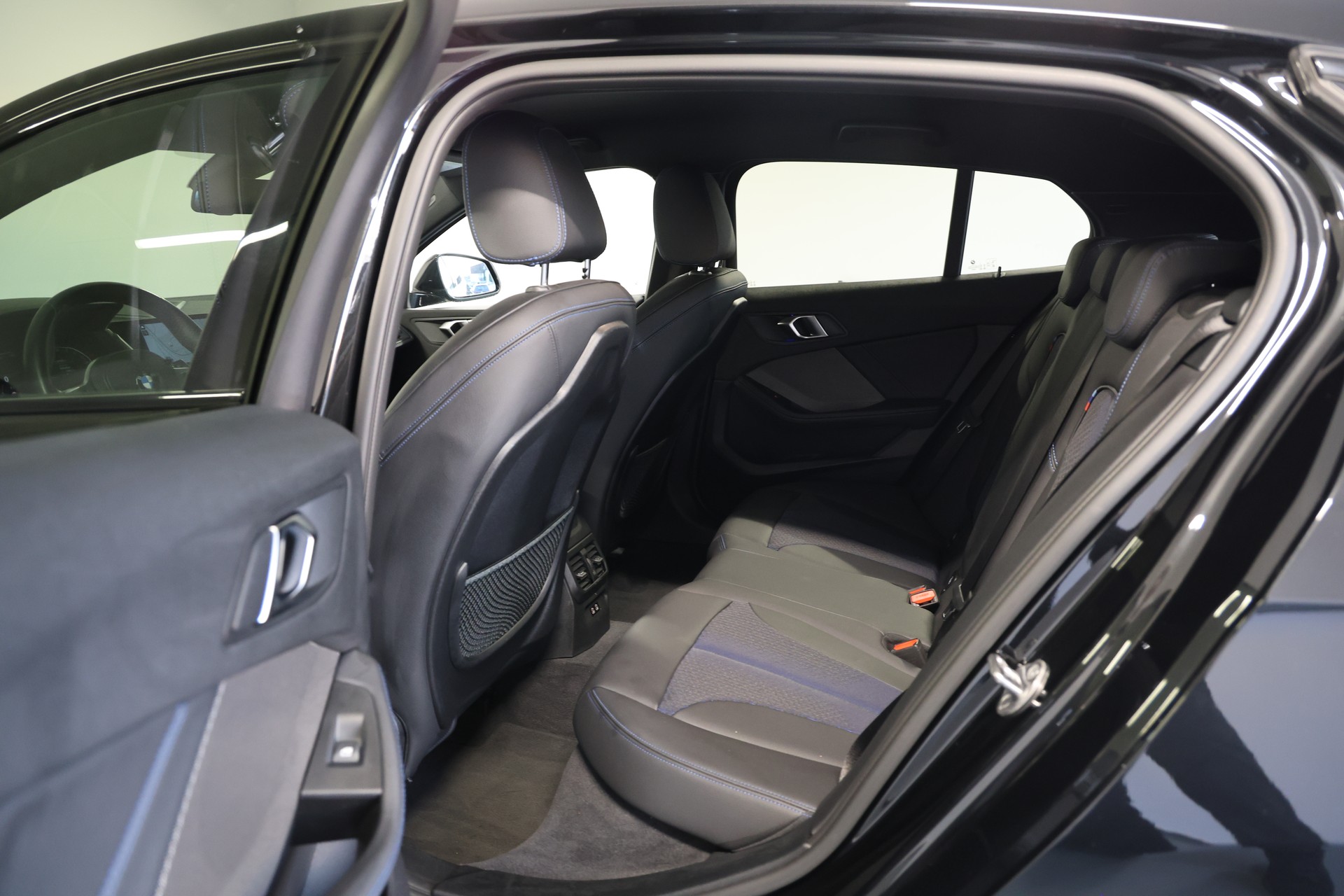 BMW 120d xDrive M-Sport Steptronic-image-12