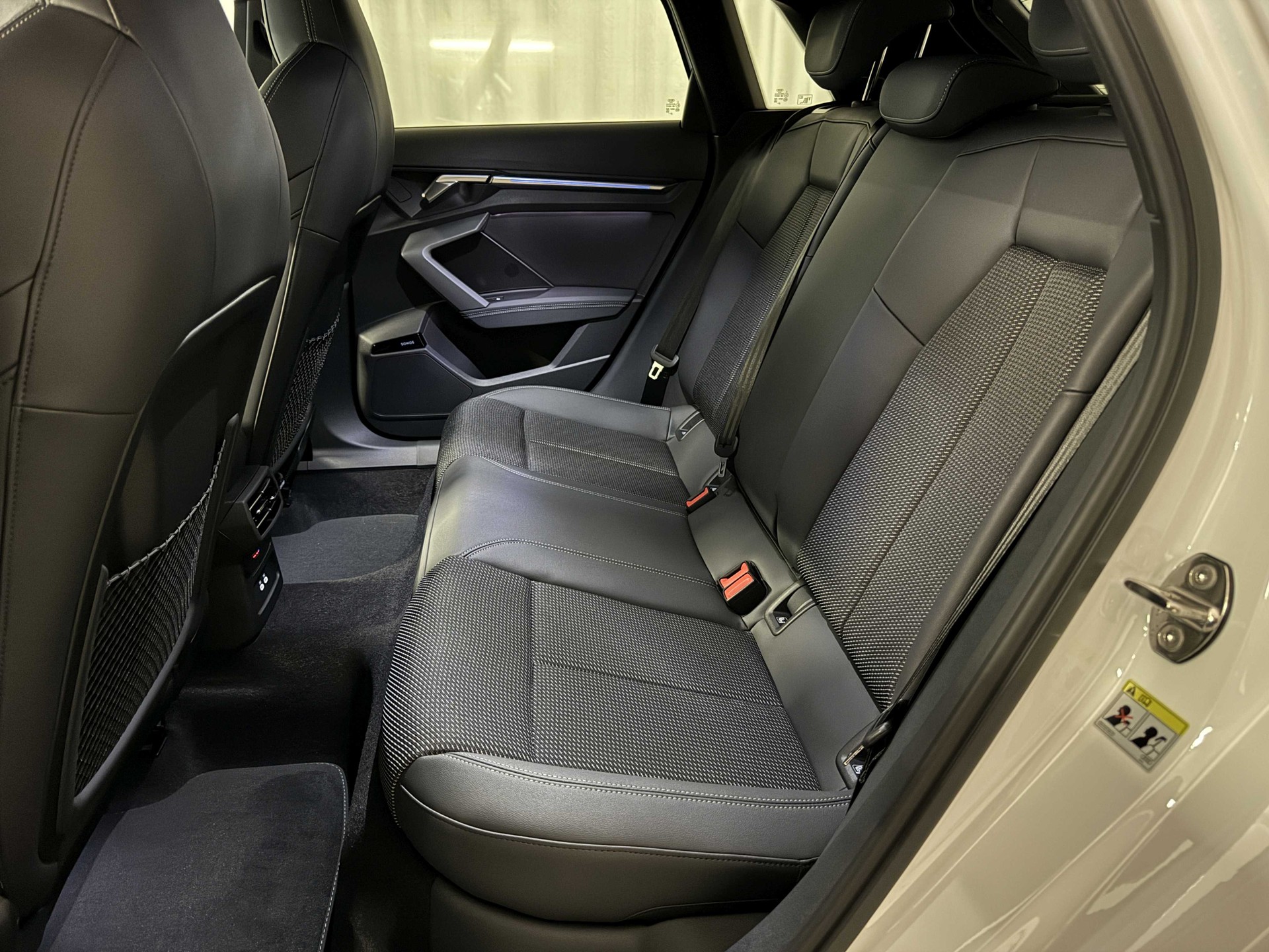 AUDI A3 Sportback TFSI 110 kW S line Attraction S tronic-image-14