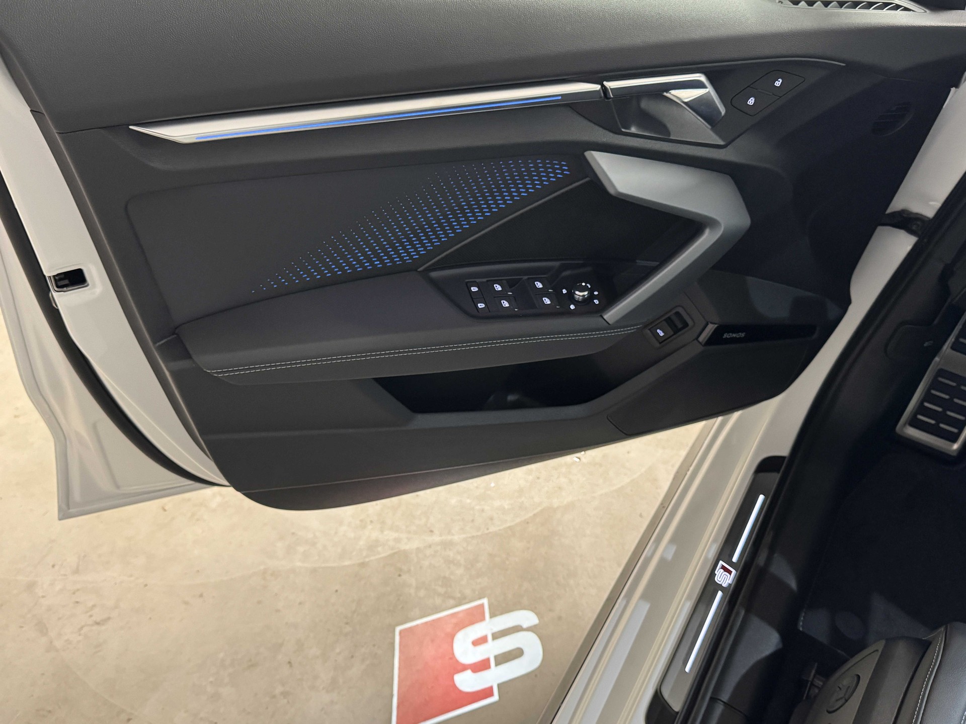 AUDI A3 Sportback TFSI 110 kW S line Attraction S tronic-image-11