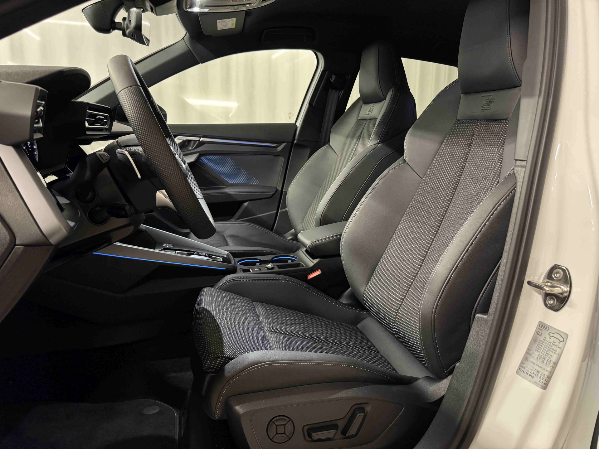 AUDI A3 Sportback TFSI 110 kW S line Attraction S tronic-image-7