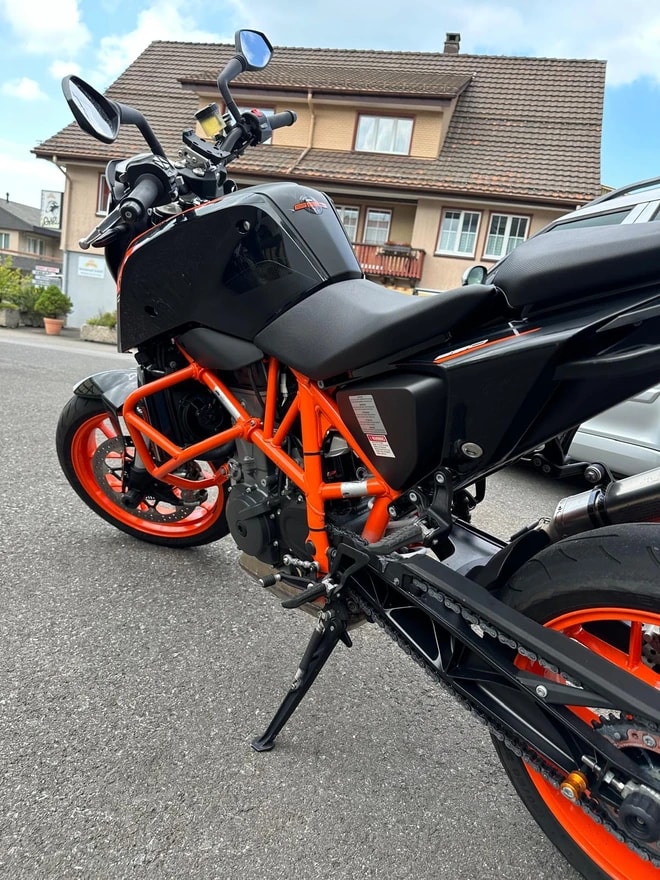 KTM 690 Duke R ABS-image-2