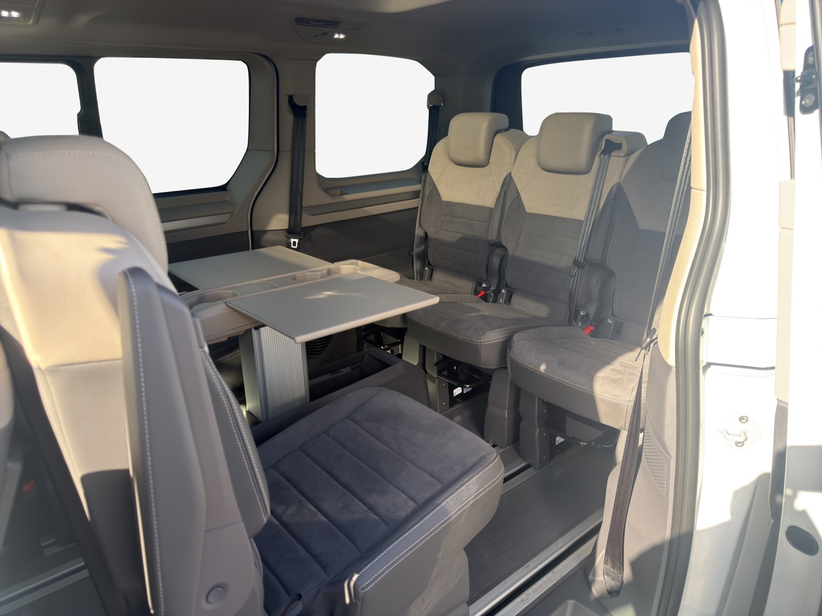 VW Multivan Life Edition kurz 150 2.0 TDI-image-11