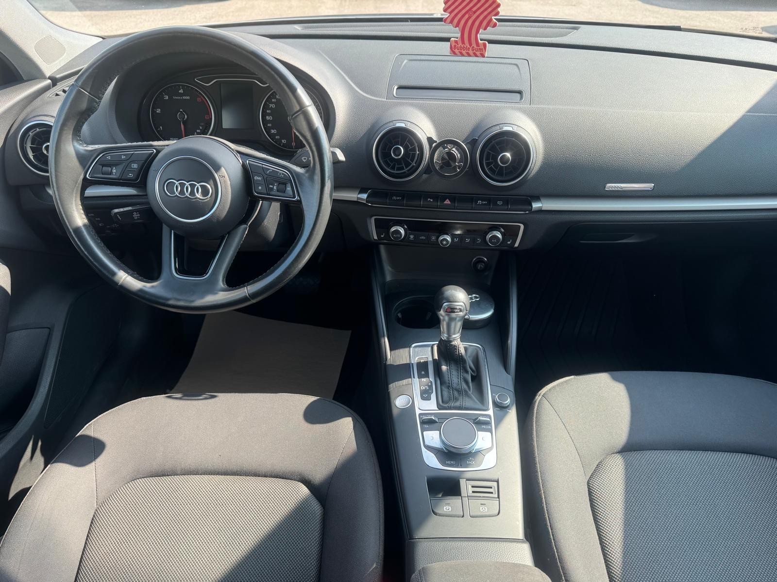 AUDI A3 Sportback 35 TDI Design S-tronic-image-11