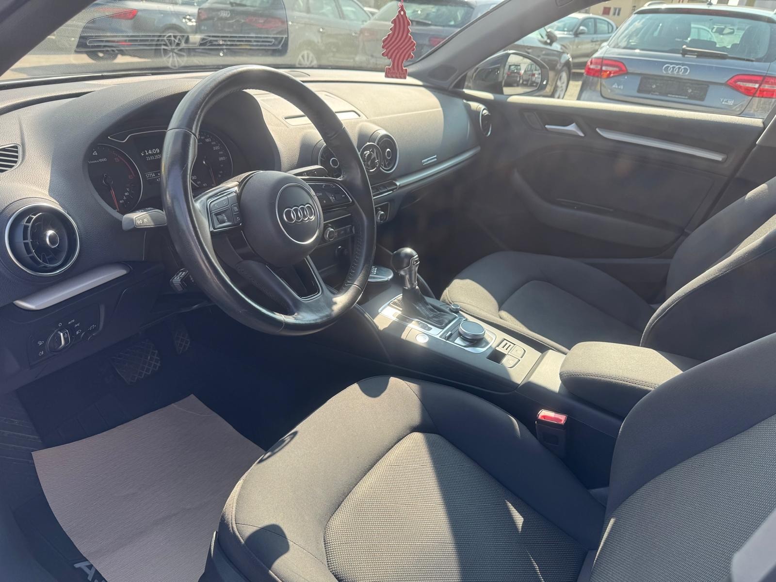 AUDI A3 Sportback 35 TDI Design S-tronic-image-10