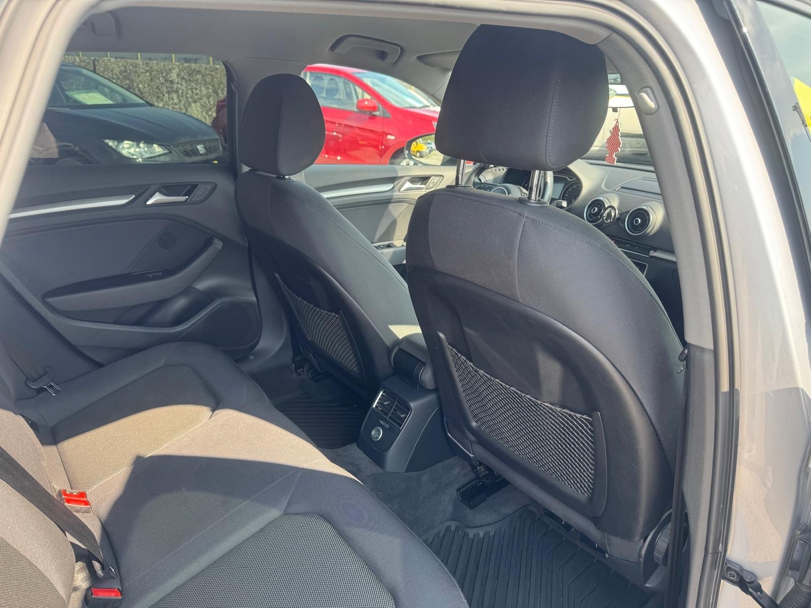 AUDI A3 Sportback 35 TDI Design S-tronic-image-14