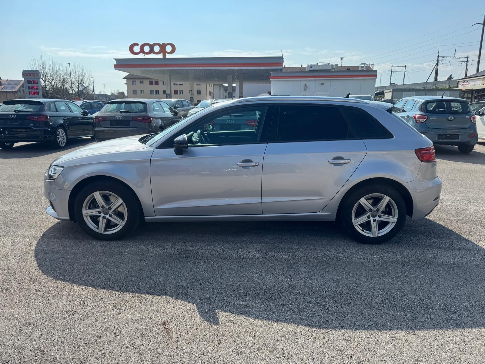 AUDI A3 Sportback 35 TDI Design S-tronic-image-2