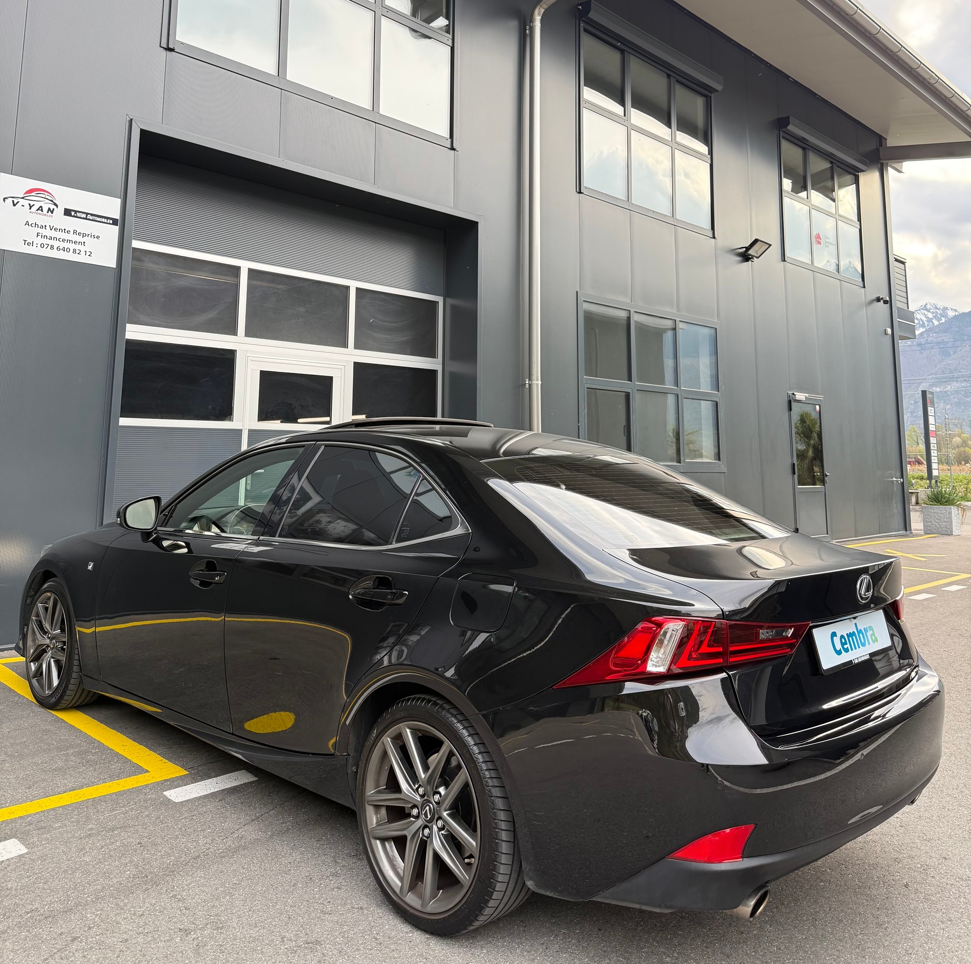 LEXUS IS 250 F-Sport Automatic-image-5