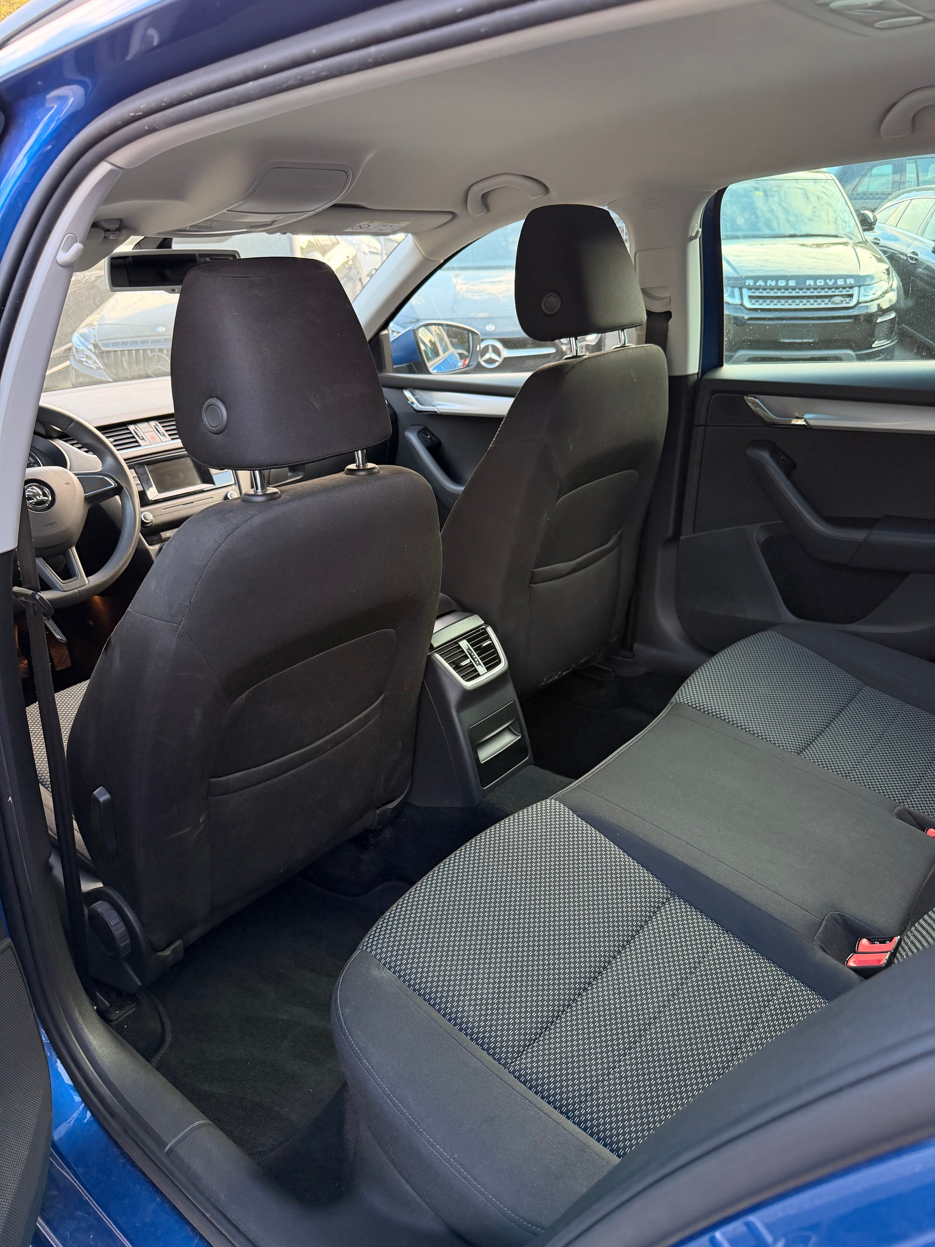 SKODA Octavia Combi 1.6 TDI Ambition 4x4-image-8