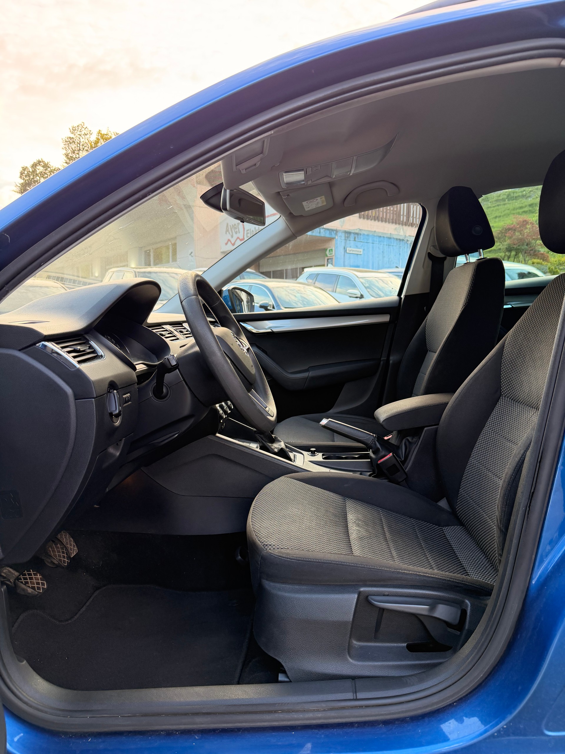 SKODA Octavia Combi 1.6 TDI Ambition 4x4-image-7