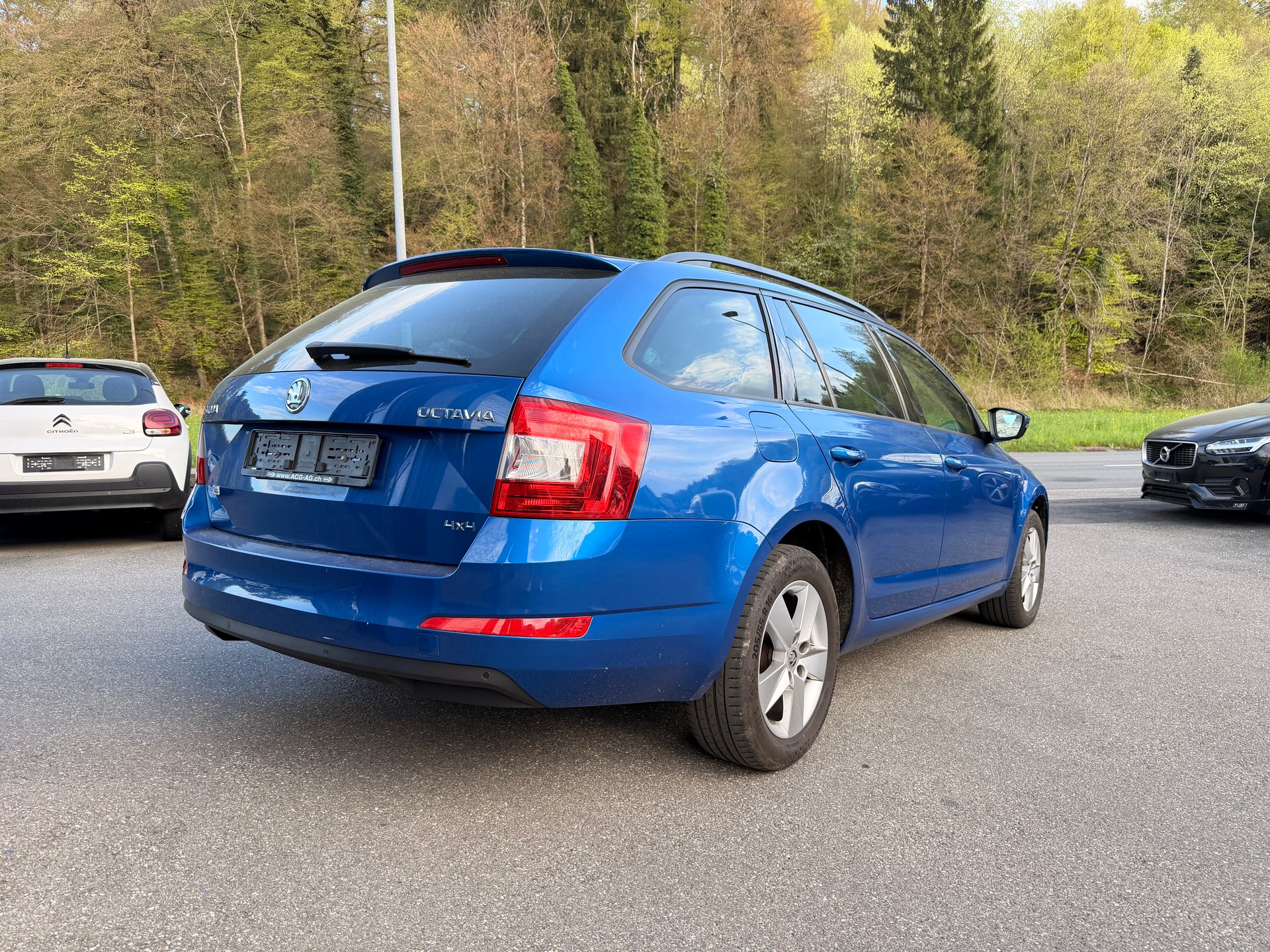 SKODA Octavia Combi 1.6 TDI Ambition 4x4-image-3