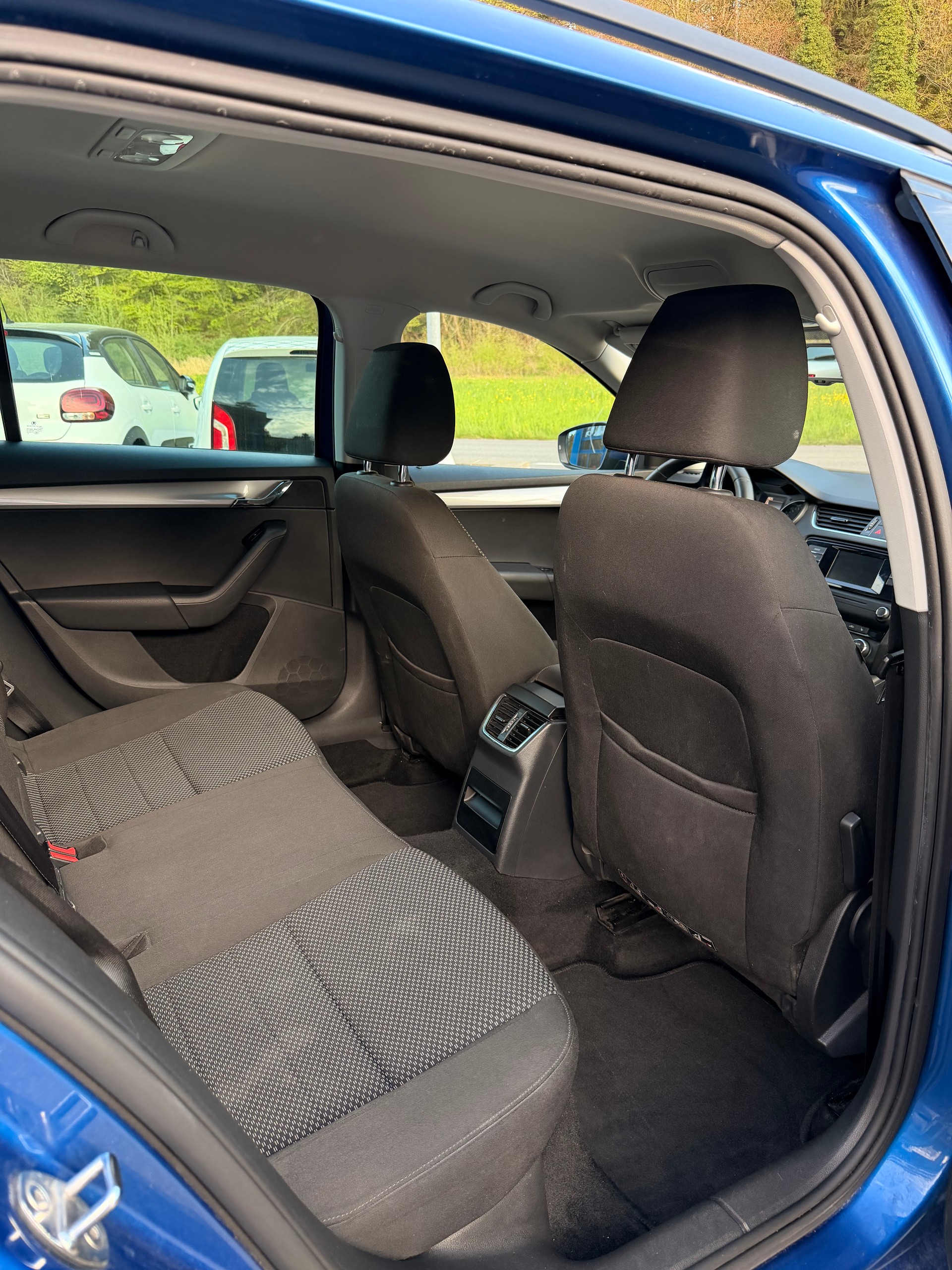 SKODA Octavia Combi 1.6 TDI Ambition 4x4-image-11
