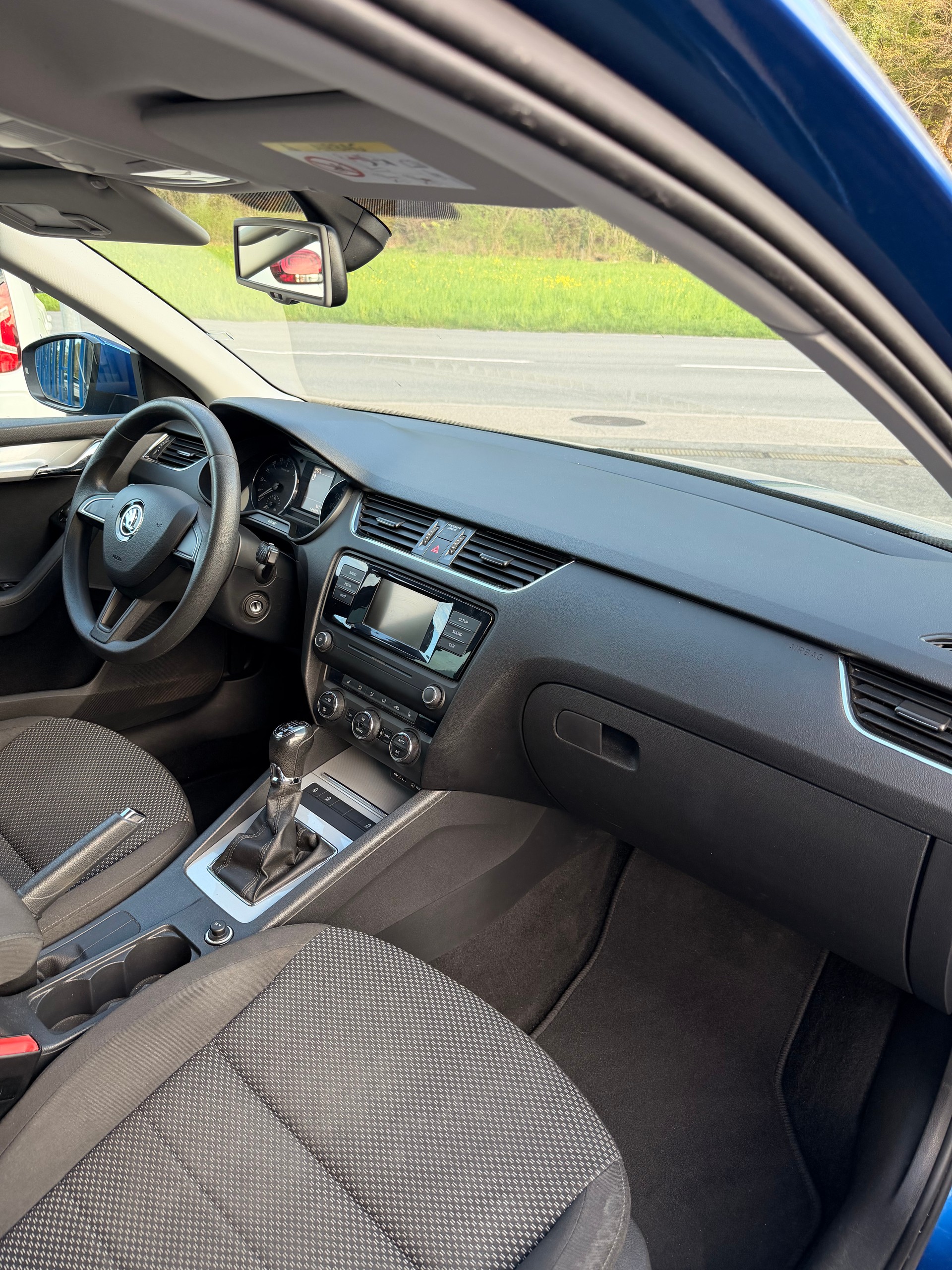 SKODA Octavia Combi 1.6 TDI Ambition 4x4-image-9
