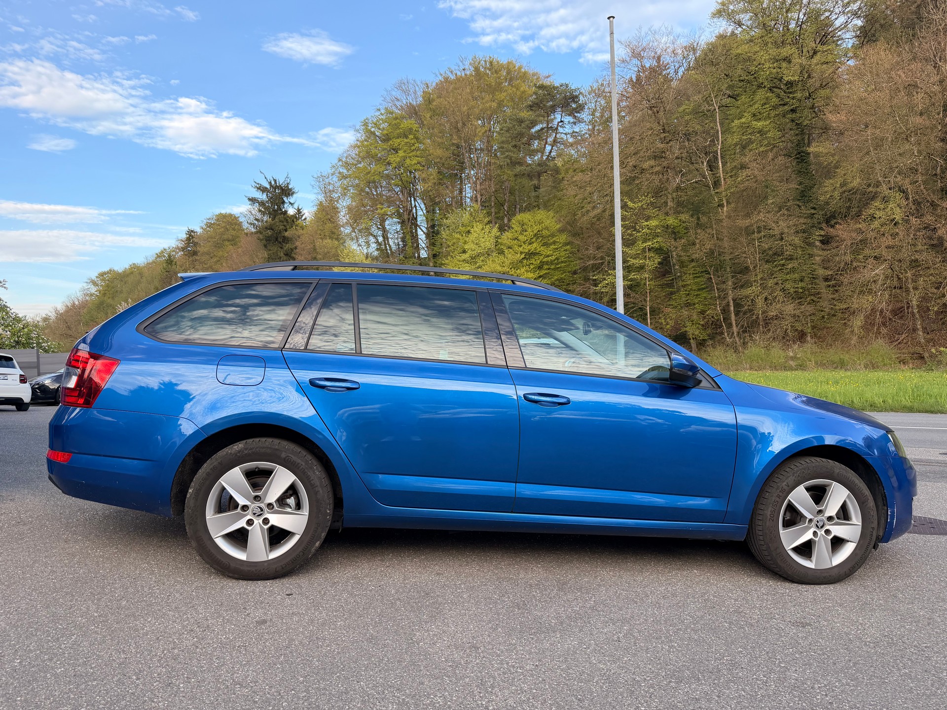 SKODA Octavia Combi 1.6 TDI Ambition 4x4-image-2