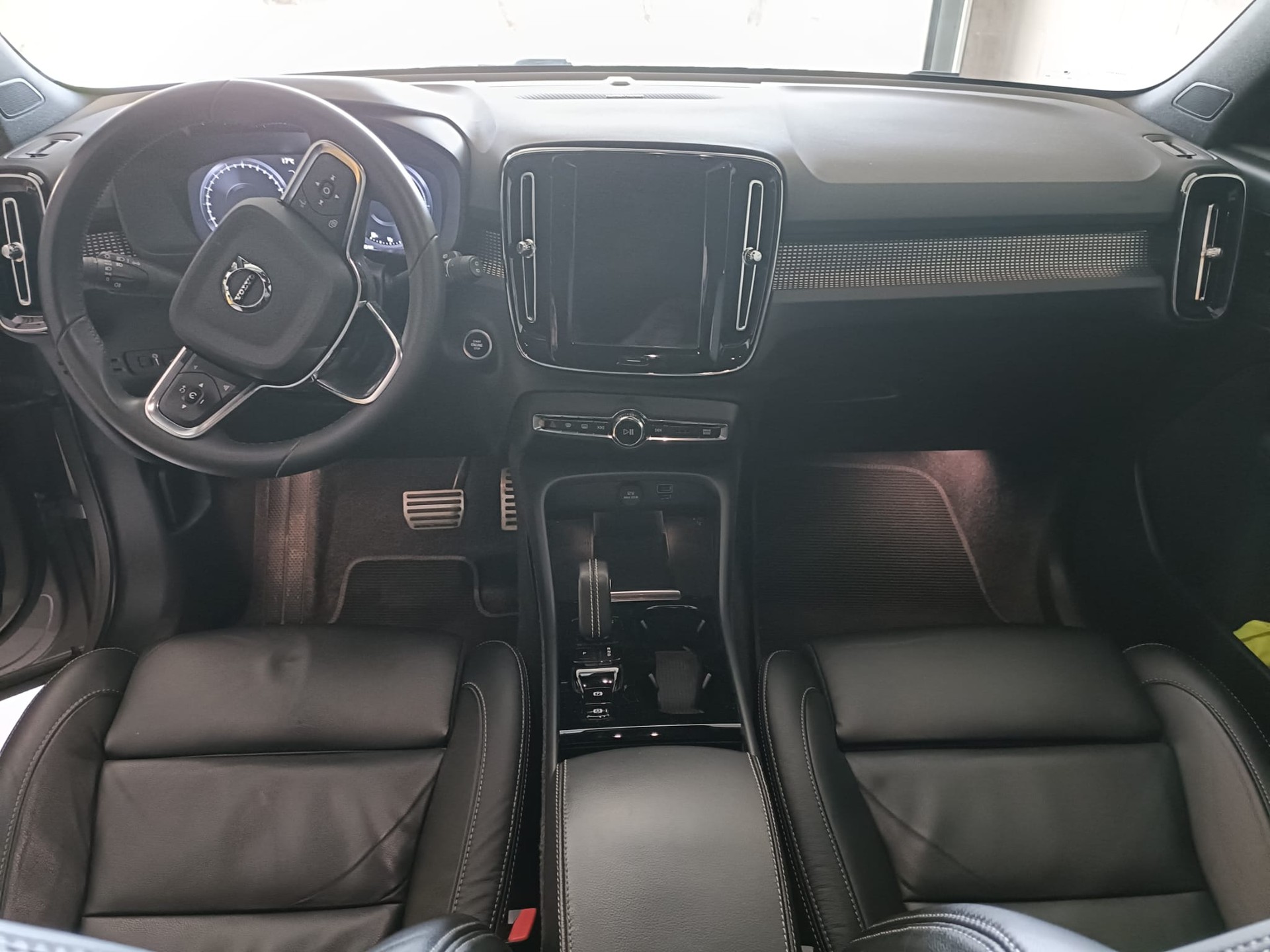 VOLVO XC40 T5 TwE R-Design DCT-image-4