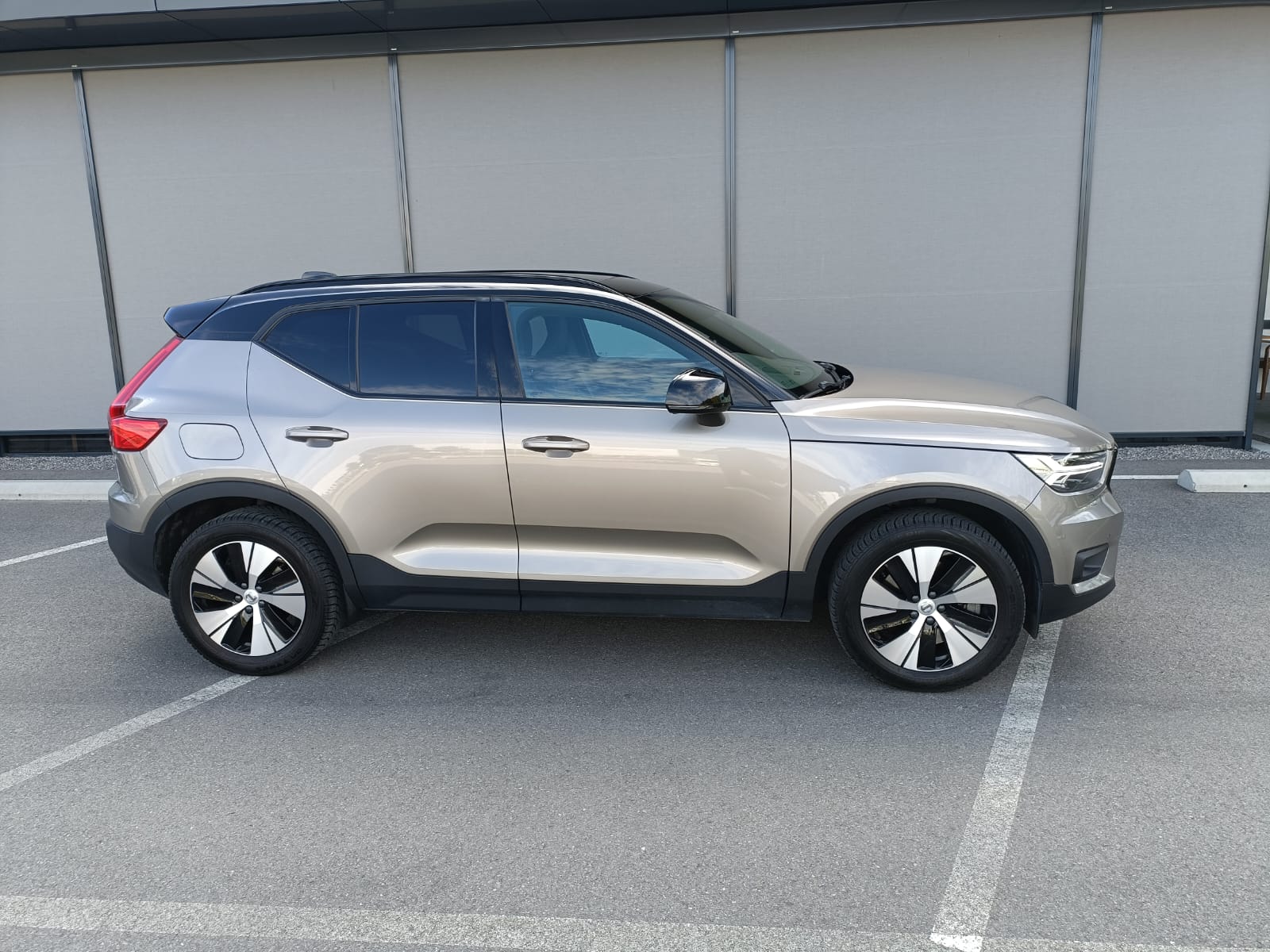 VOLVO XC40 T5 TwE R-Design DCT-image-3