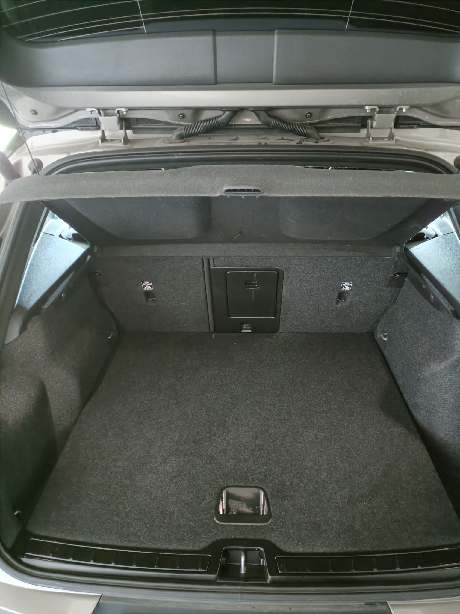 VOLVO XC40 T5 TwE R-Design DCT-image-8