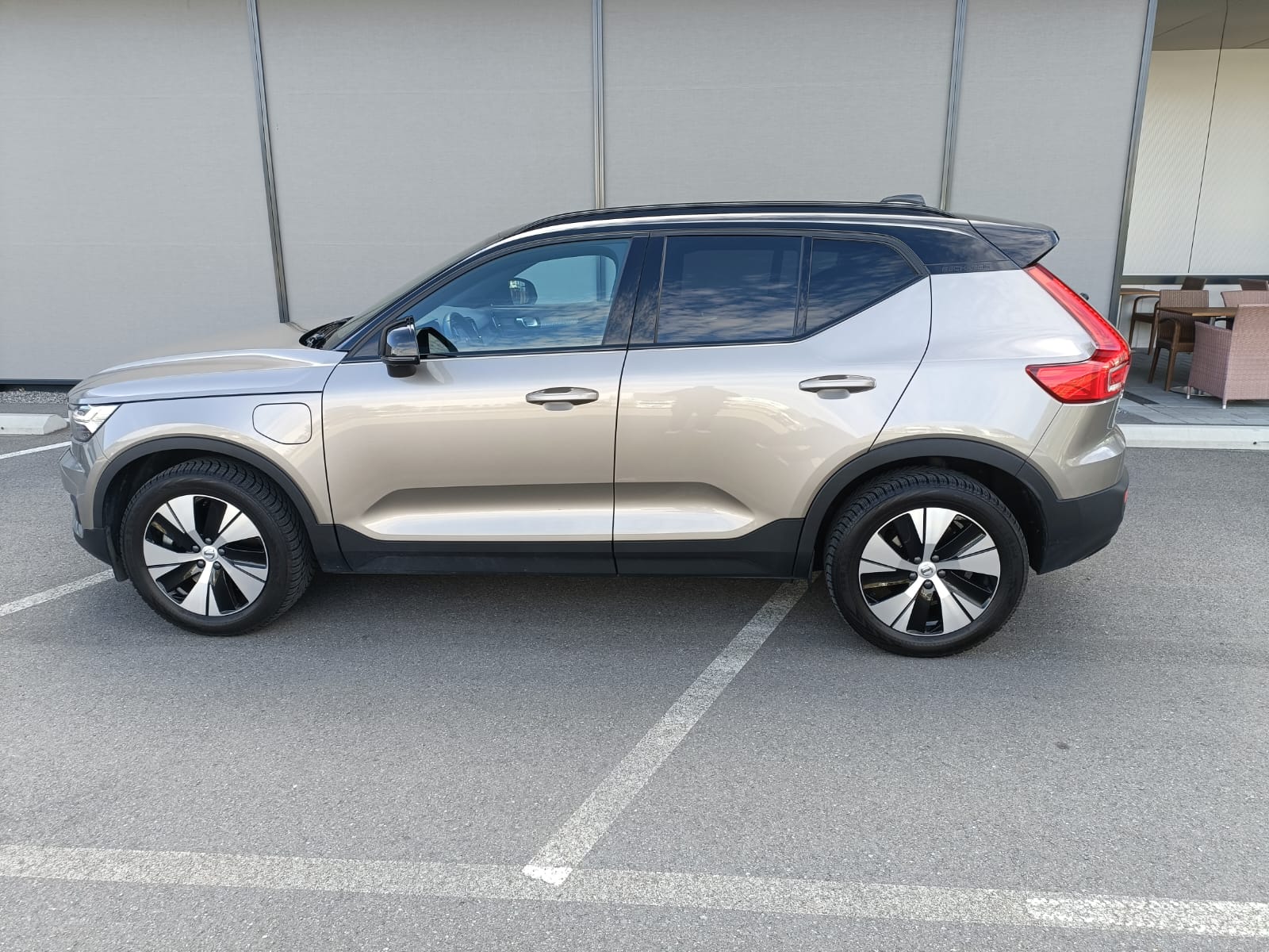 VOLVO XC40 T5 TwE R-Design DCT-image-2