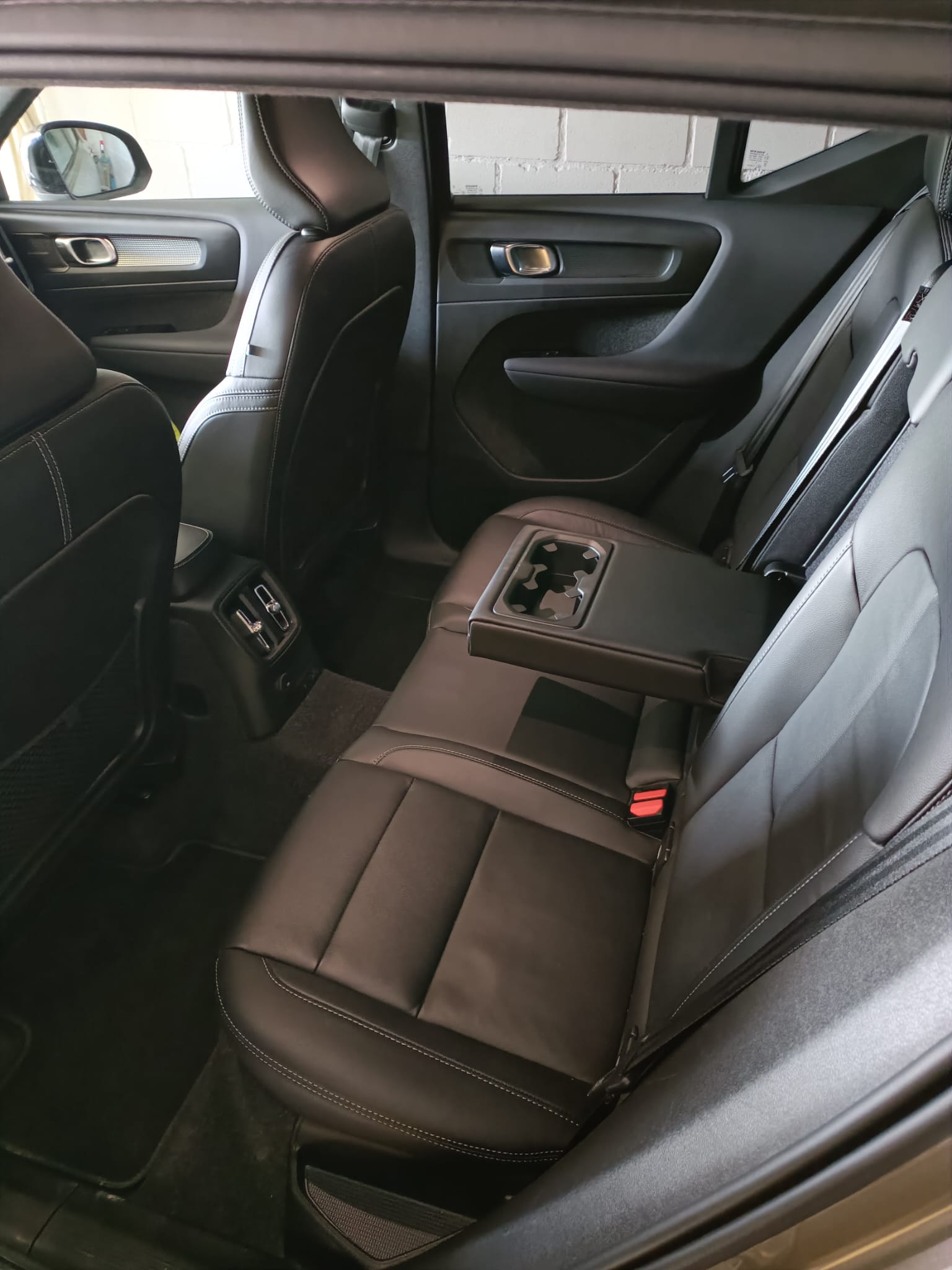 VOLVO XC40 T5 TwE R-Design DCT-image-6