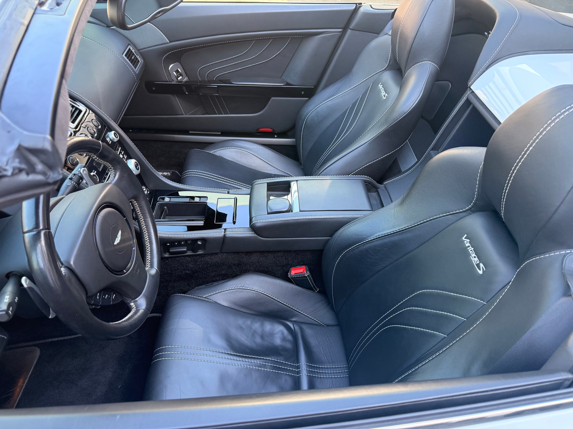 ASTON MARTIN V8 Vantage 4.7 S Sportshift-image-12