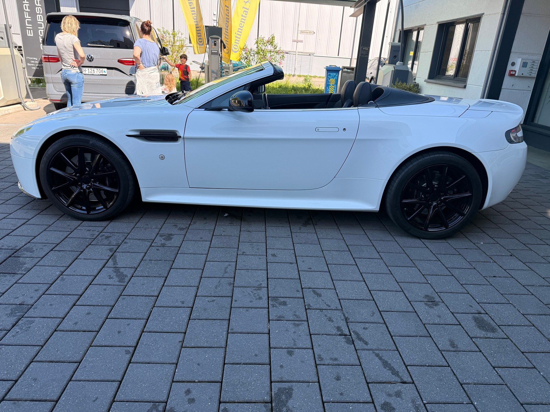 ASTON MARTIN V8 Vantage 4.7 S Sportshift-image-2