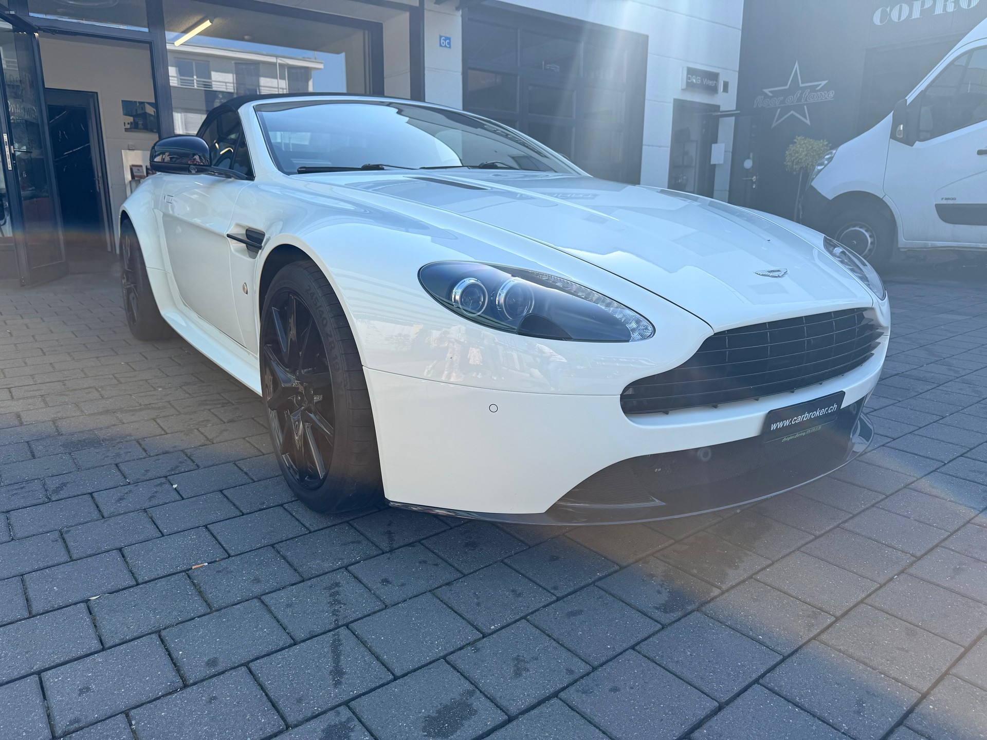 ASTON MARTIN V8 Vantage 4.7 S Sportshift-image-6