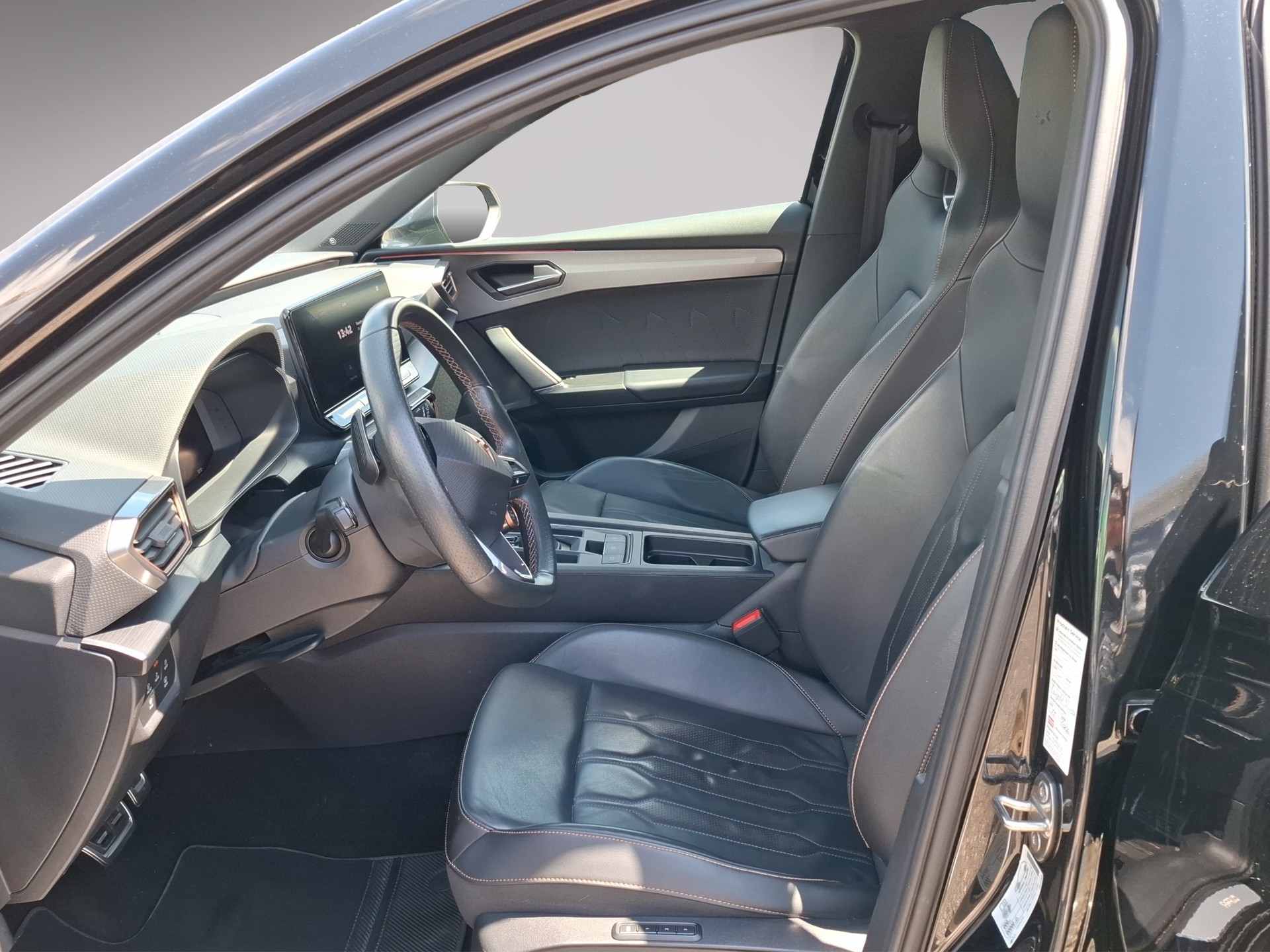 CUPRA Leon ST 2.0 TSi VZ DSG 4 Drive-image-4