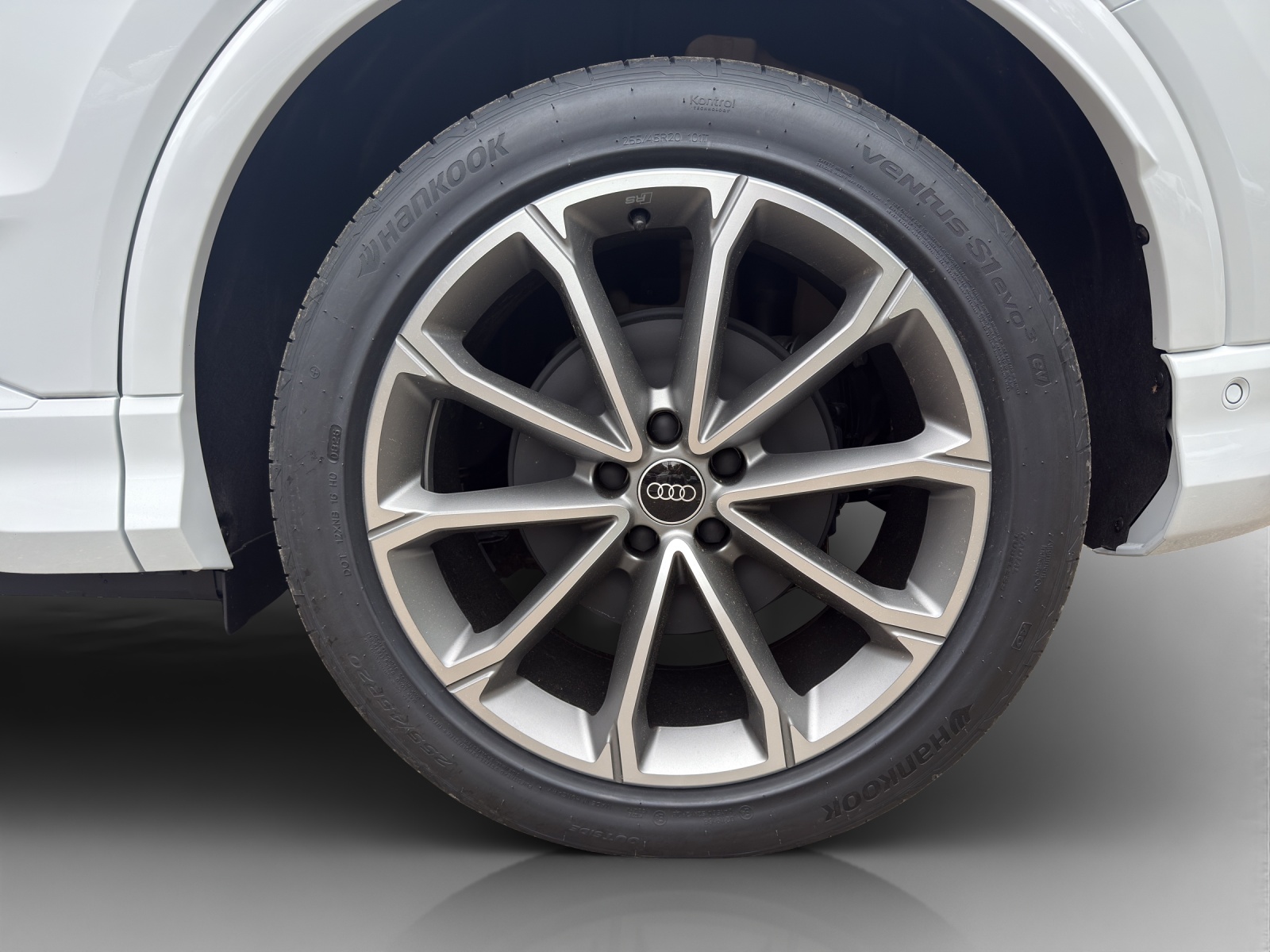 AUDI Q4 e-tron 45 Edition Swiss Ski quattro-image-13