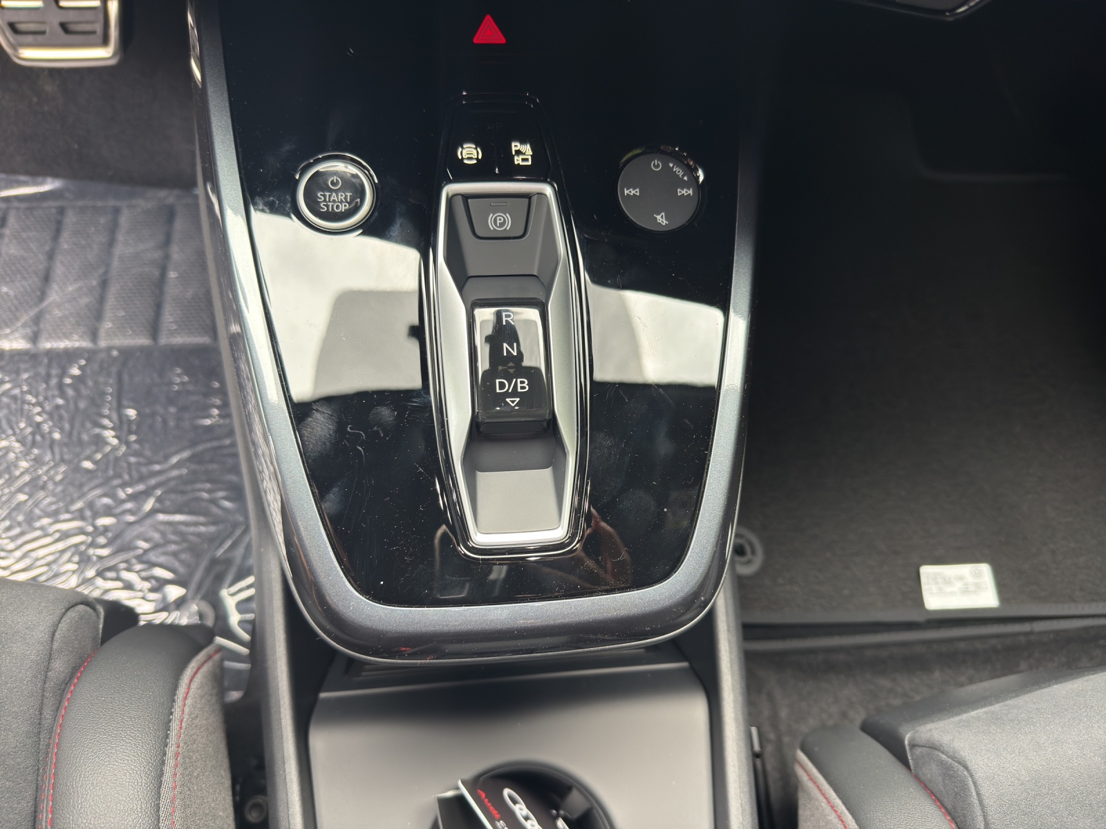 AUDI Q4 e-tron 45 Edition Swiss Ski quattro-image-10