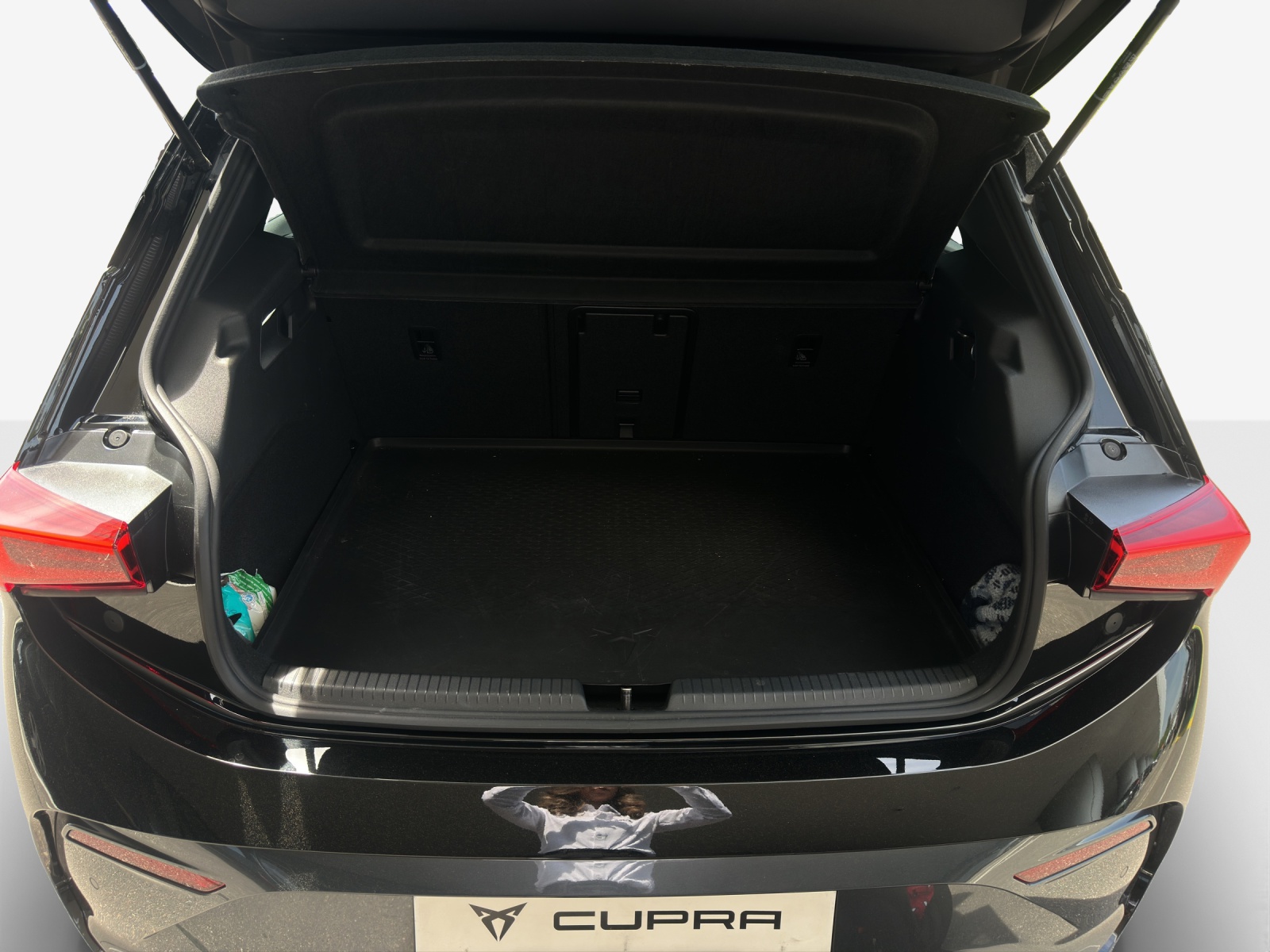 CUPRA Born 79 kWh e-Boost Adrenaline-image-12