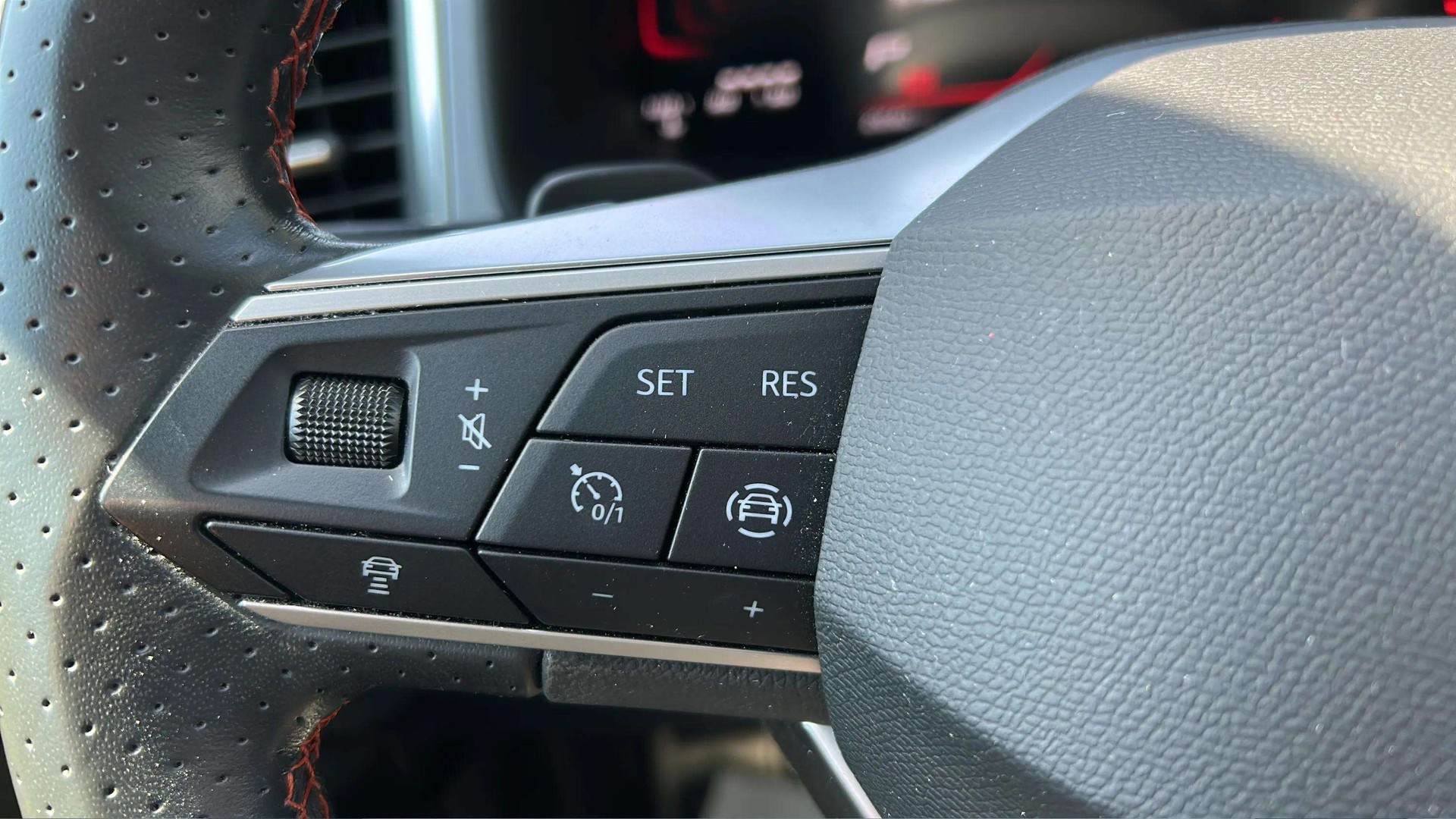 SEAT Ateca 1.5 TSI EVO DSG FR mit AHK & Rückfahrkamera + Werksgarantie-image-22