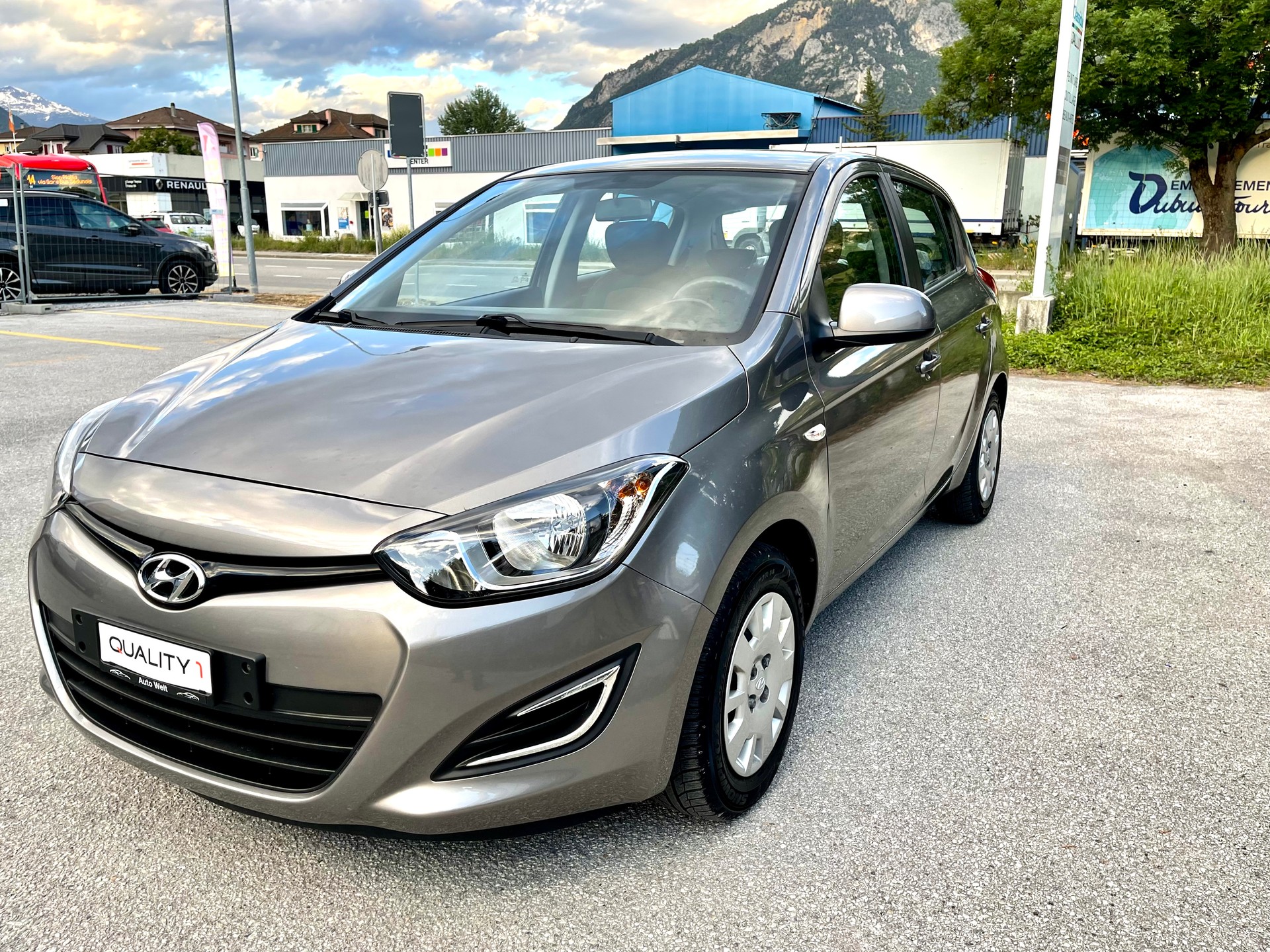 HYUNDAI i20 1.4 Premium-image-3